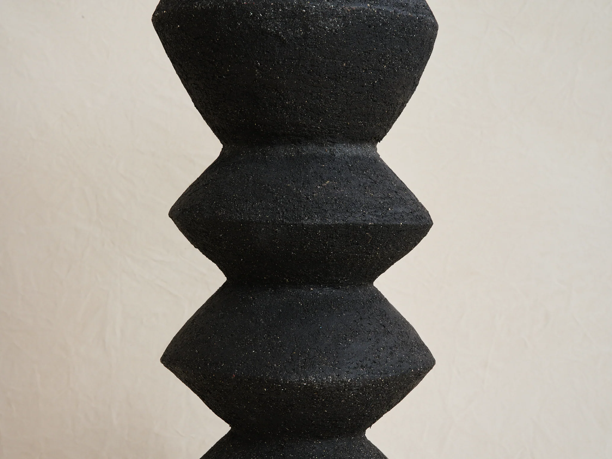 ABIGAIL OZORA SIMPSON CERAMIC SCULPTURE ZIGZAG / BLACK H44" x Ø21.25 - Image 3