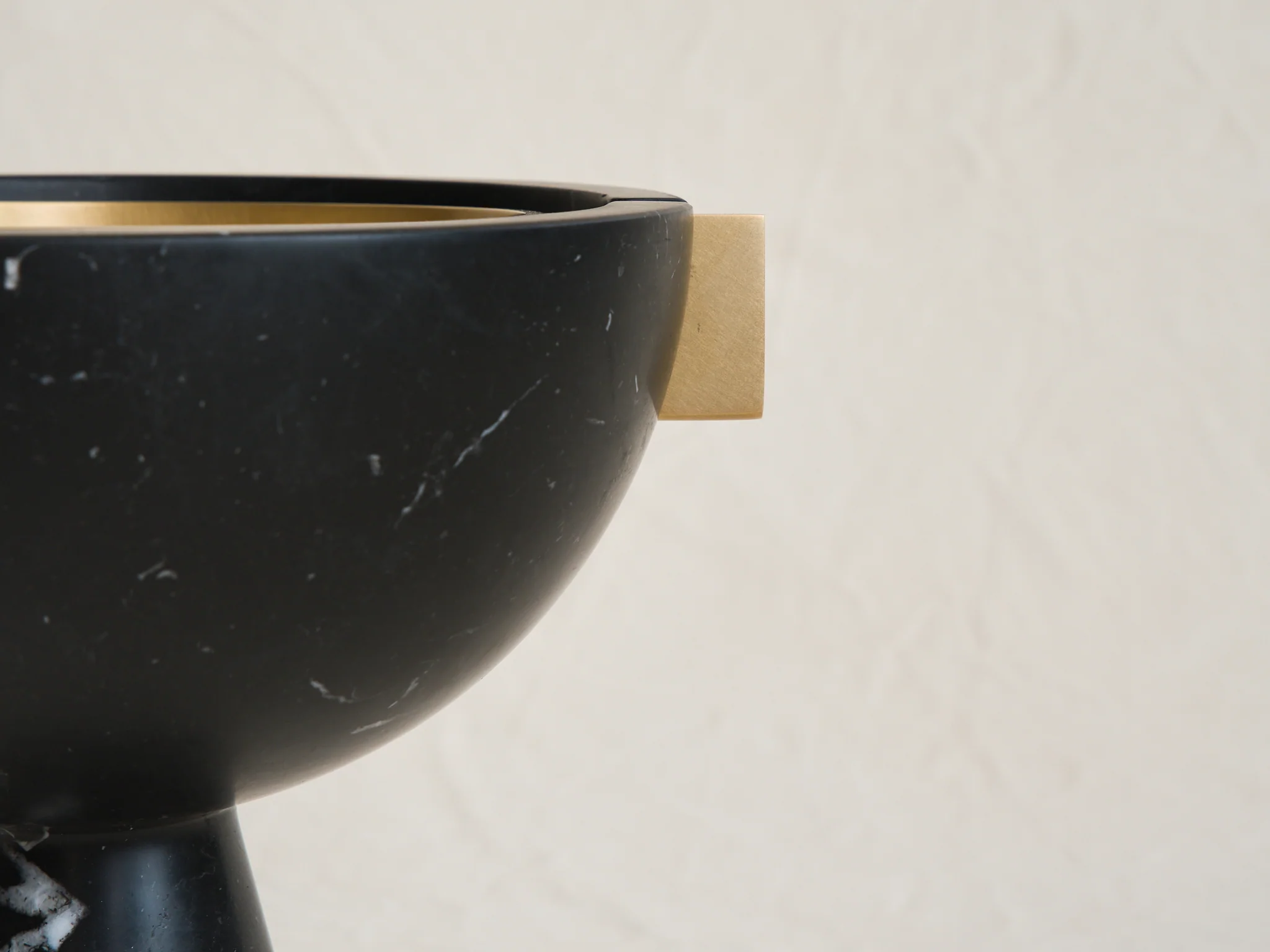 APPARATUS NEO VESSEL / NERO KINITRA H10.5" x Ø10.5" - Image 4