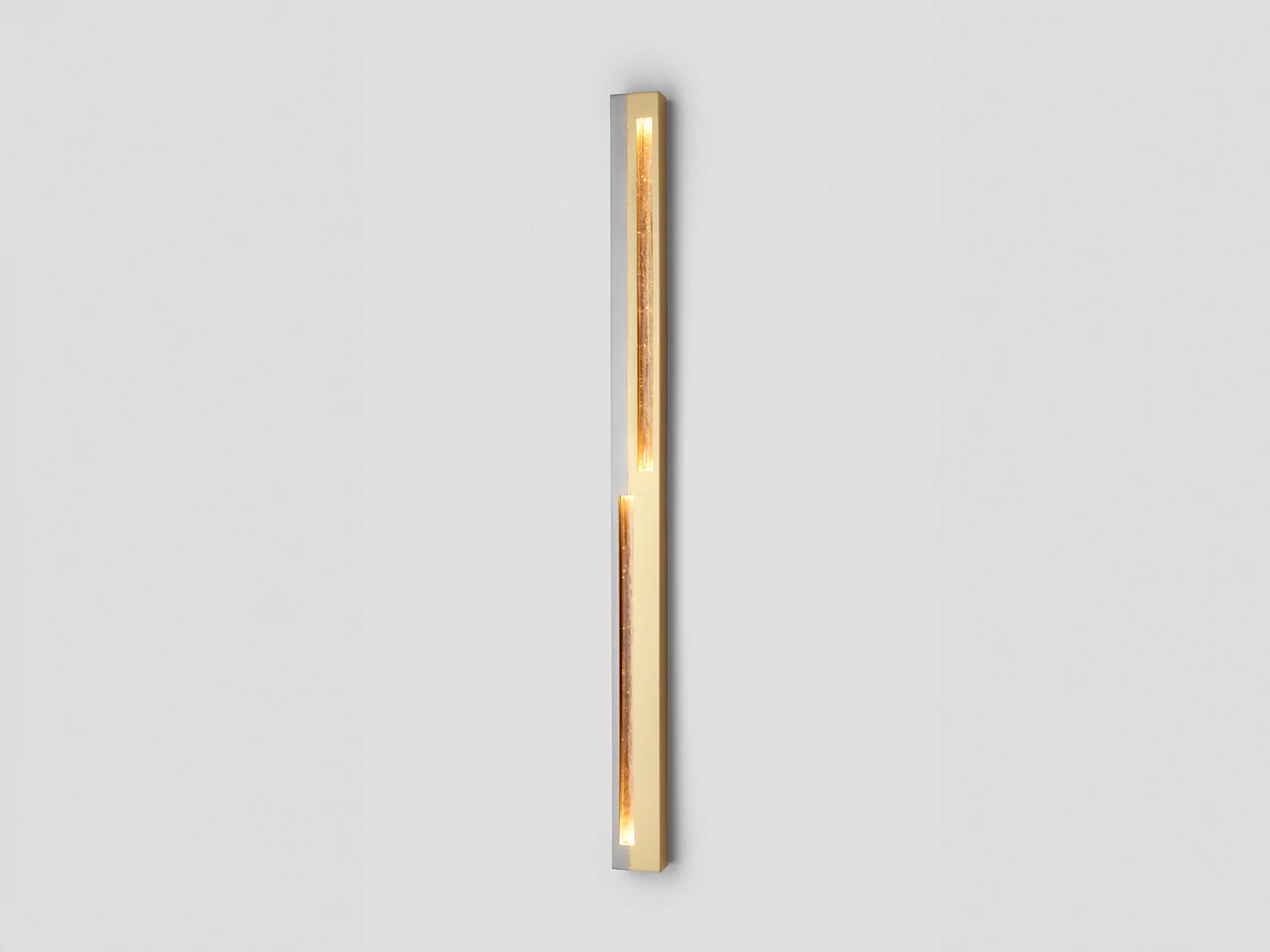 ARTICOLO STUDIOS SEAM MIRROR WALL SCONCE / EXTRA LARGE W2.8" x D1.8" x H42.8"