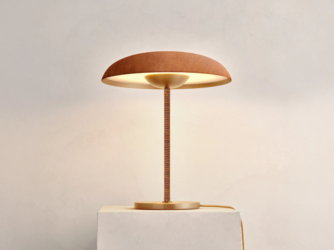 ATELIER001 SOLSTICE TABLE LAMP / CARAMEL - Image 2