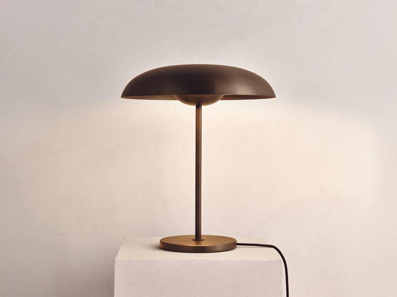 ATELIER001 SOLSTICE TABLE LAMP / NOIR