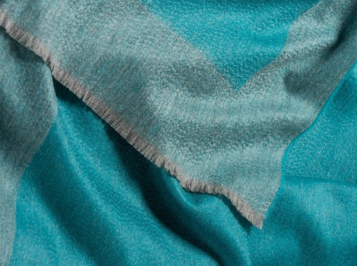 BEGG X CO ARRAN BORDER THROW / TEAL 60" x 79" - Image 3