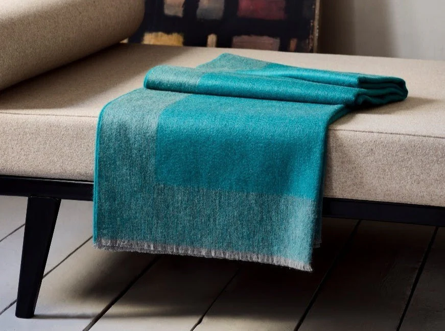 BEGG X CO ARRAN BORDER THROW / TEAL 60" x 79" - Image 4