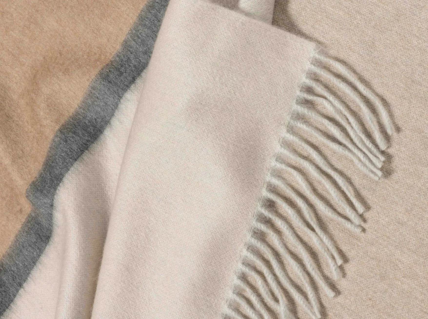 BEGG X CO ARRAN BORDERLAND THROW / NATURAL GREY 59" x 72" - Image 5
