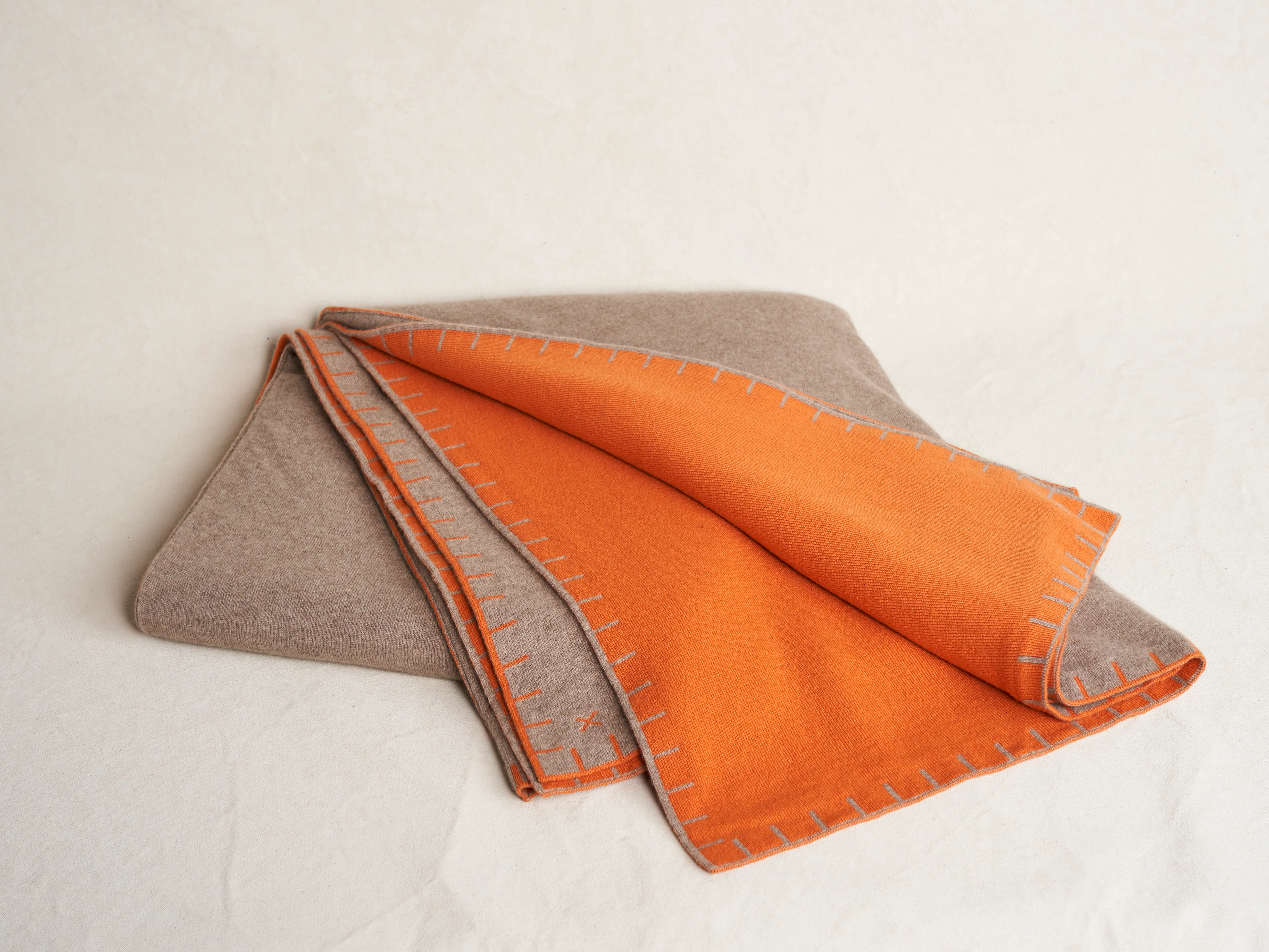 BEGG X CO TRAVERSE THROW / NATURAL + ORANGE 55" x 71" - Image 2
