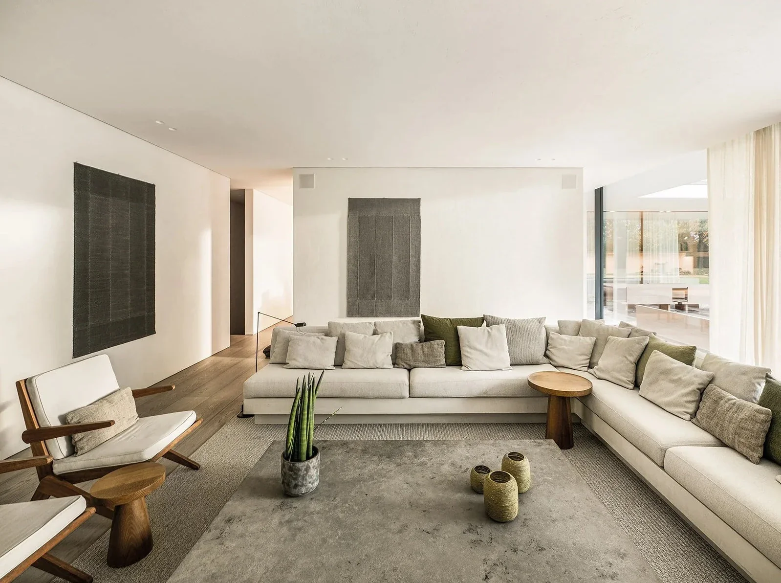 BETA-PLUS WORLD'S BEST - 50 INTERIORS FROM AROUND THE GLOBE W10" x H11.7" - Image 3
