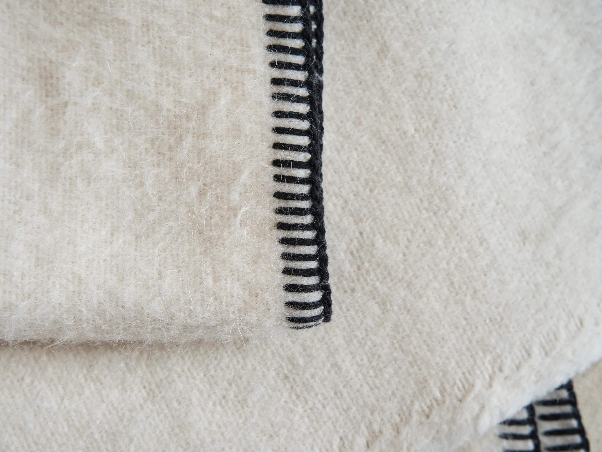 BLACKSAW SIEMPRE SPEAKEASY RECYCLED BLANKET / IVORY 59” x 79 - Image 3