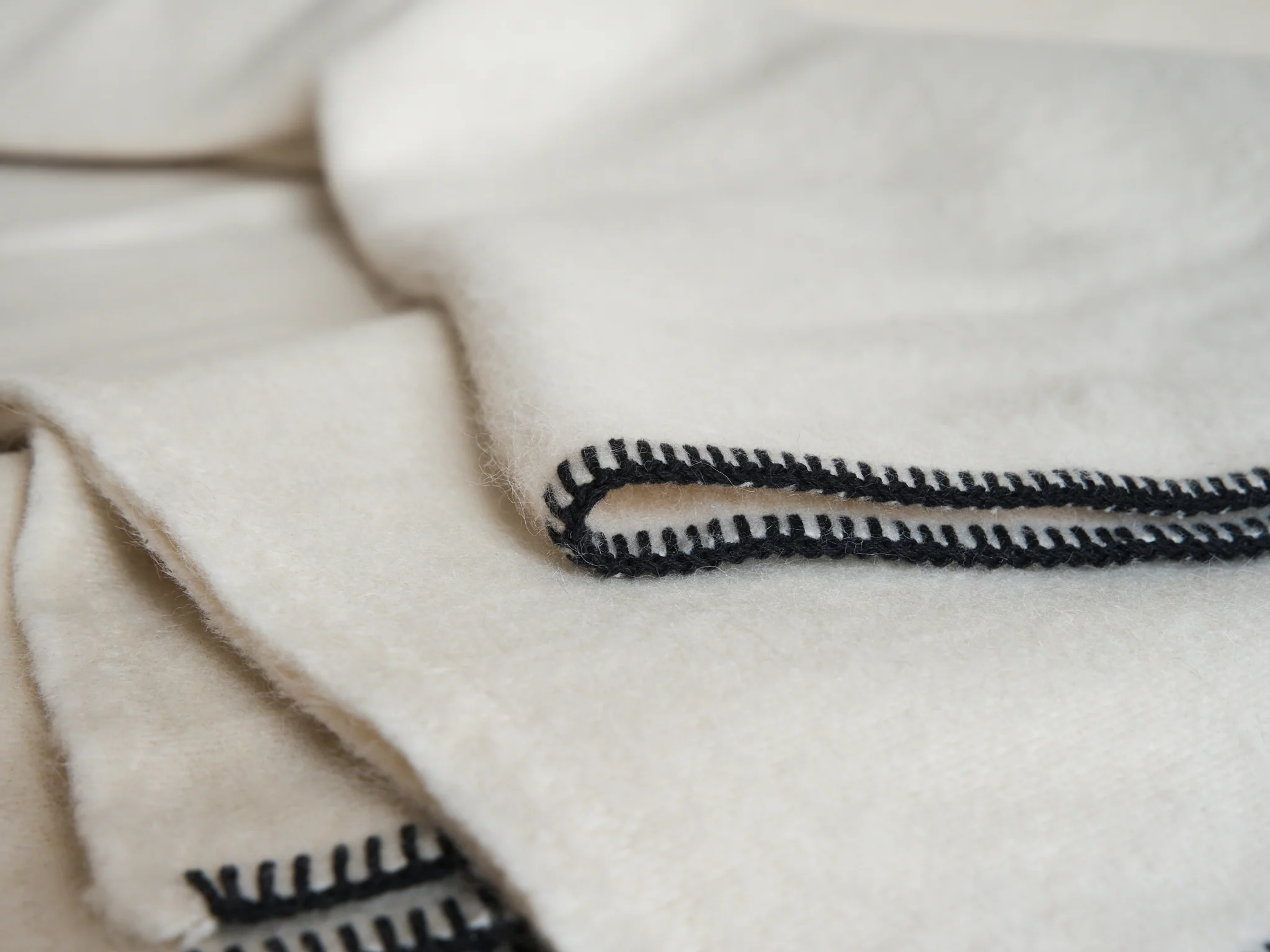 BLACKSAW SIEMPRE SPEAKEASY RECYCLED BLANKET / IVORY 59” x 79 - Image 4