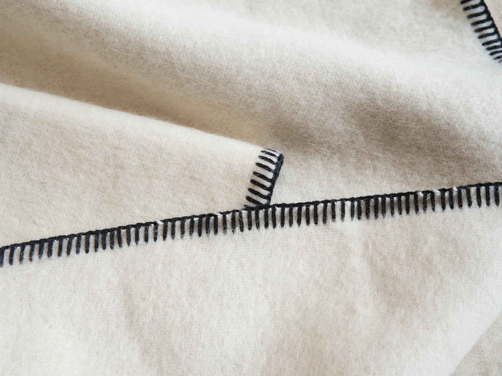 BLACKSAW SIEMPRE SPEAKEASY RECYCLED BLANKET / IVORY 59” x 79 - Image 5