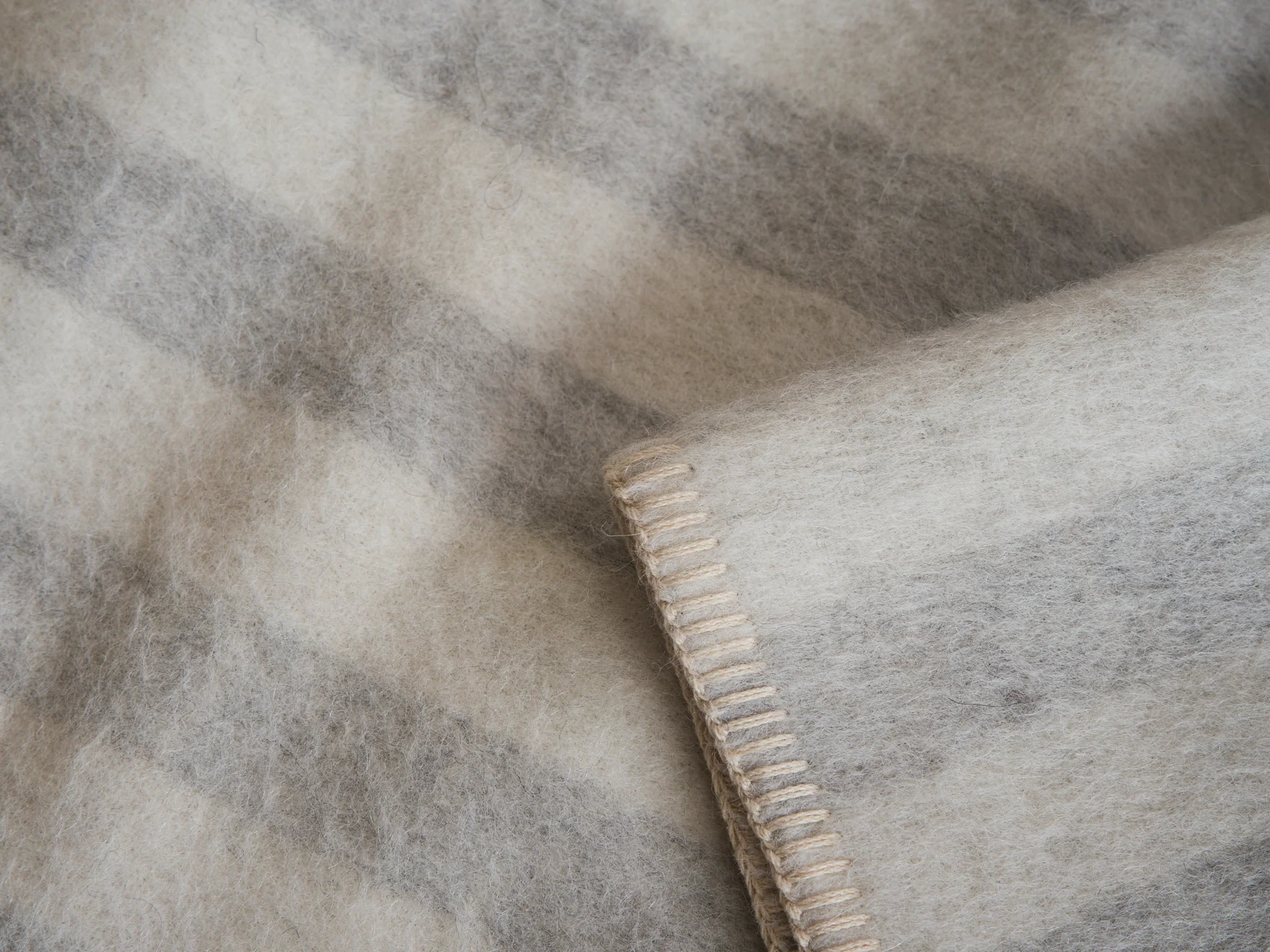BLACKSAW STILLS HEIRLOOM ZERO DYE LIGHT HEATHER & IVORY STRIPE THROW 59" x 79" - Image 4