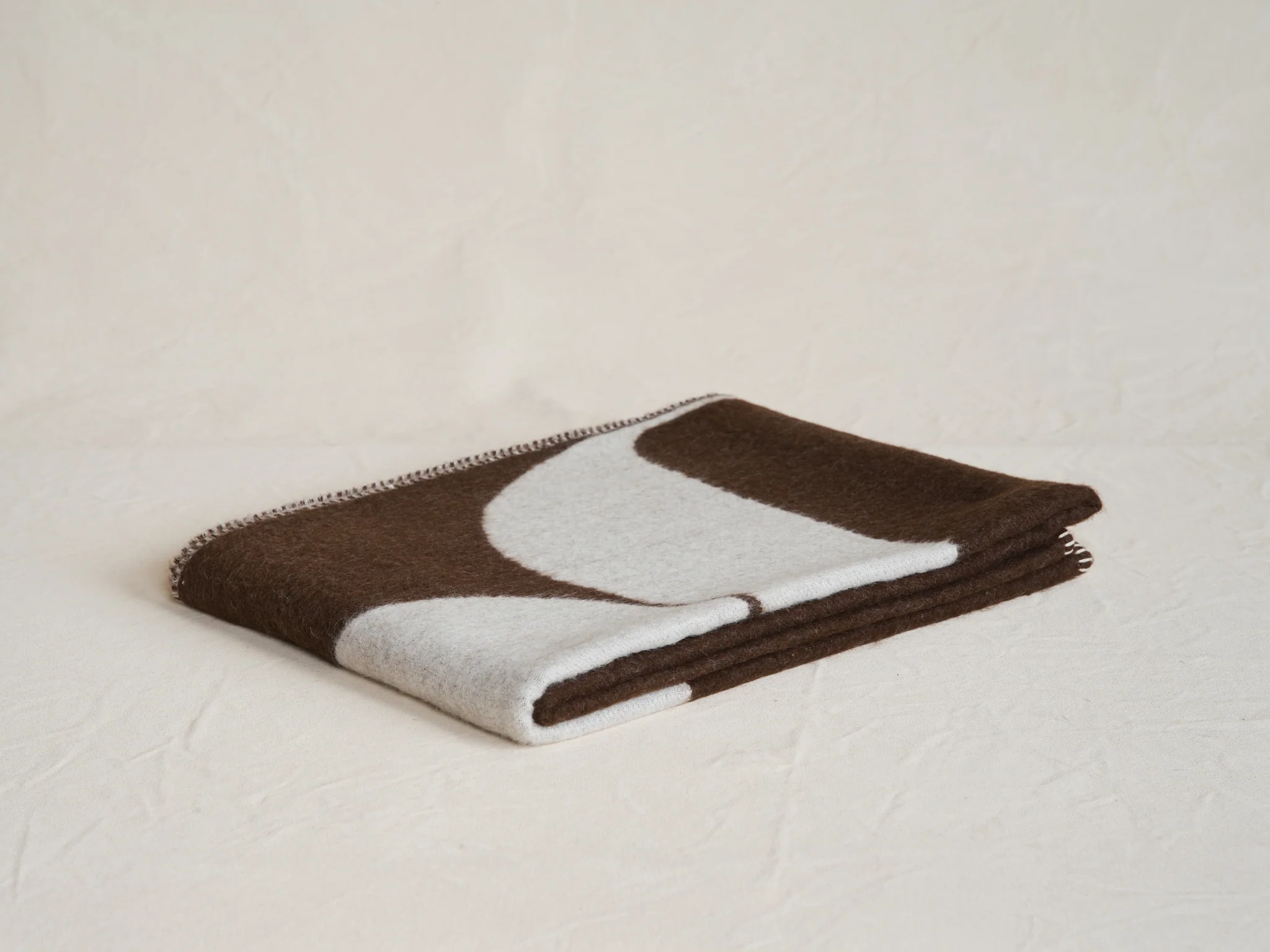 BLACKSAW BERLIN THROW IVORY / COFFEE W53" x L70"