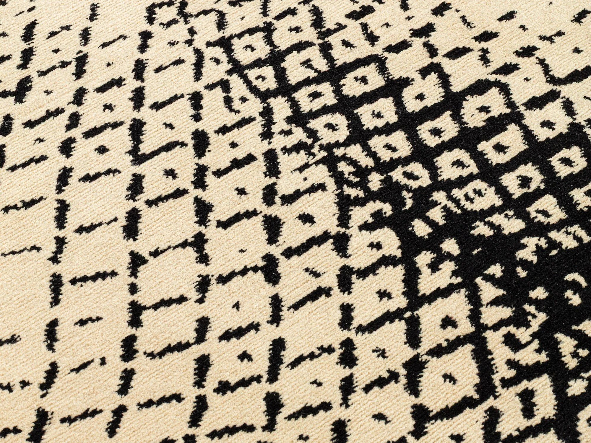 CC-TAPIS FORNASETTI MANO CON MONETA RUG 4'3" x 11'2" - Image 3