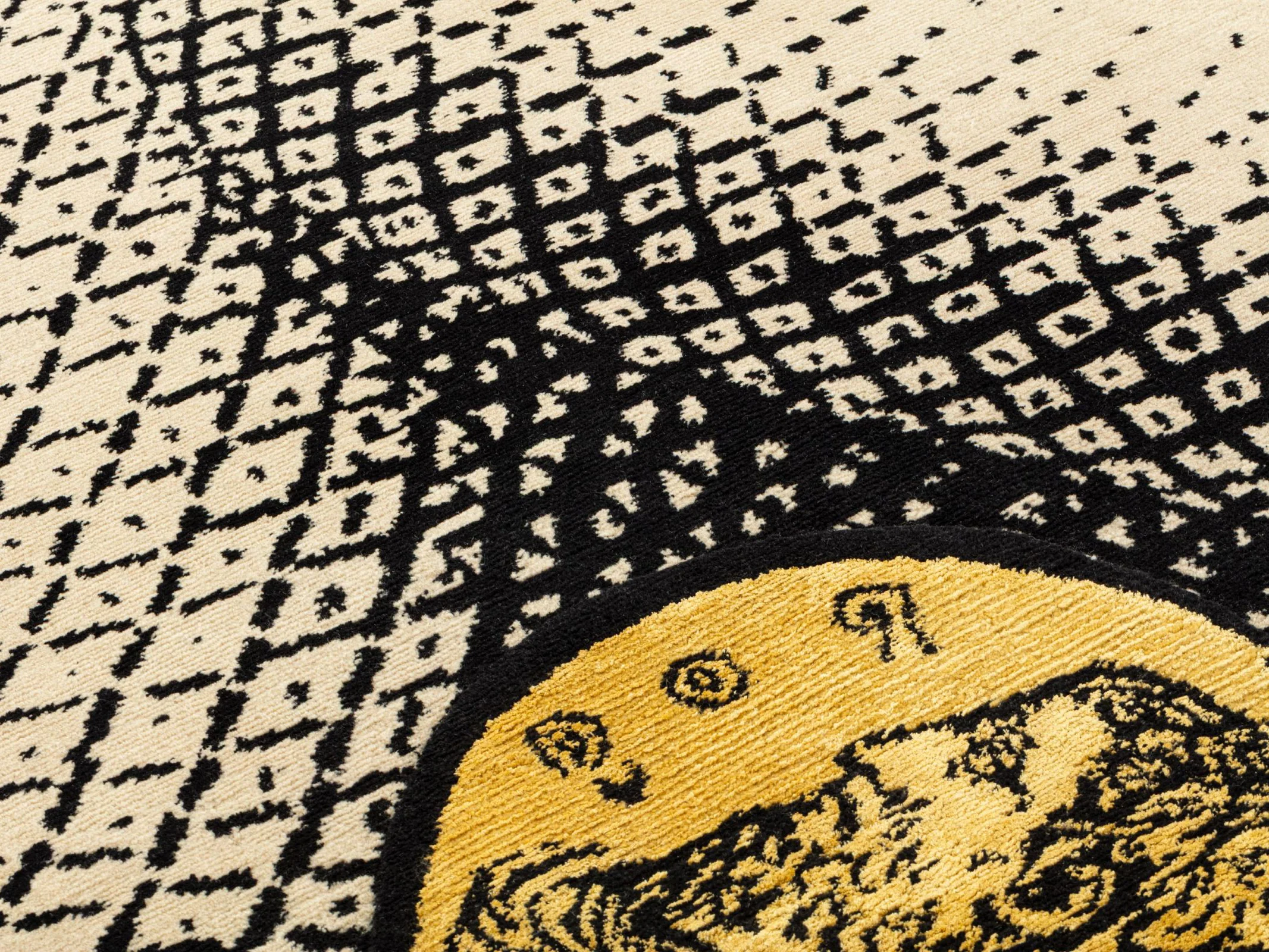 CC-TAPIS FORNASETTI MANO CON MONETA RUG 4'3" x 11'2" - Image 5