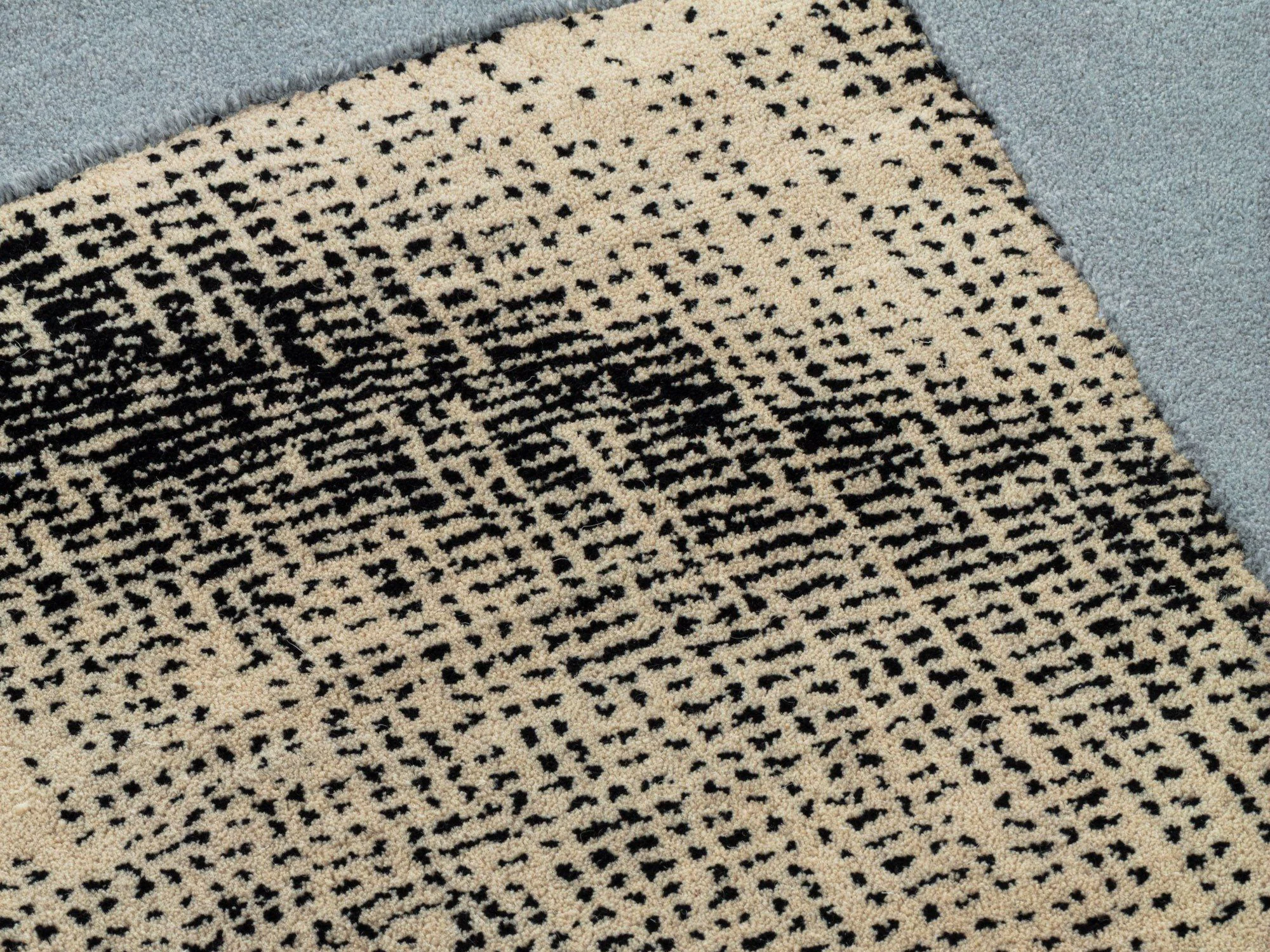 CC-TAPIS FORNASETTI SERRATURA RUG 7'5" x 9'8" - Image 4