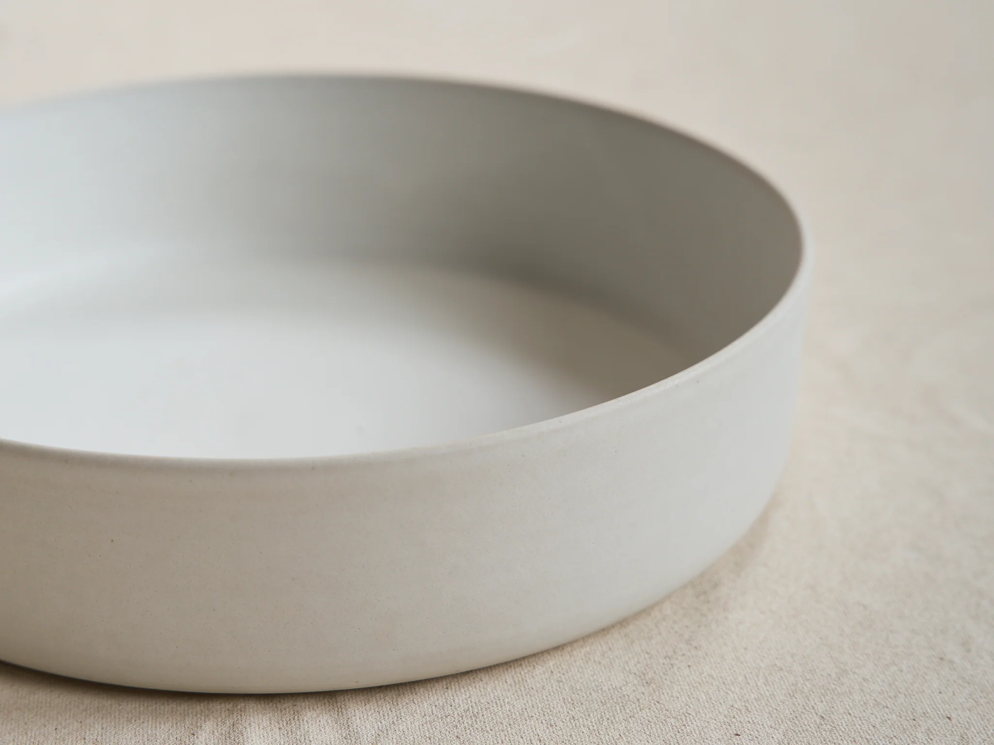 CECILE PREZIOSA DEEP SERVING PLATE / SNOW - Image 4