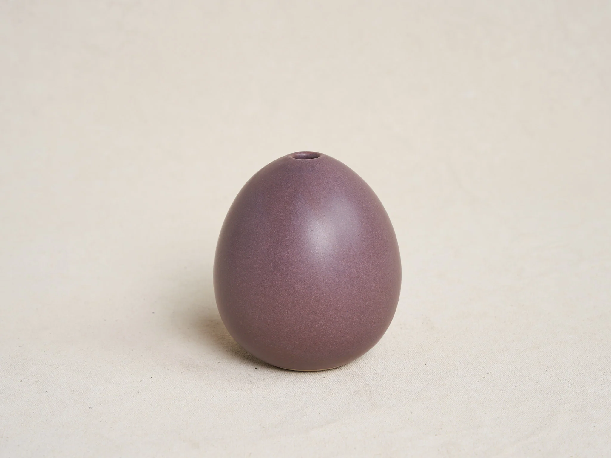 CHRISTIANE PERROCHON EXTRA SMALL EGG VASE / AUBERGINE H3.9" - Image 2