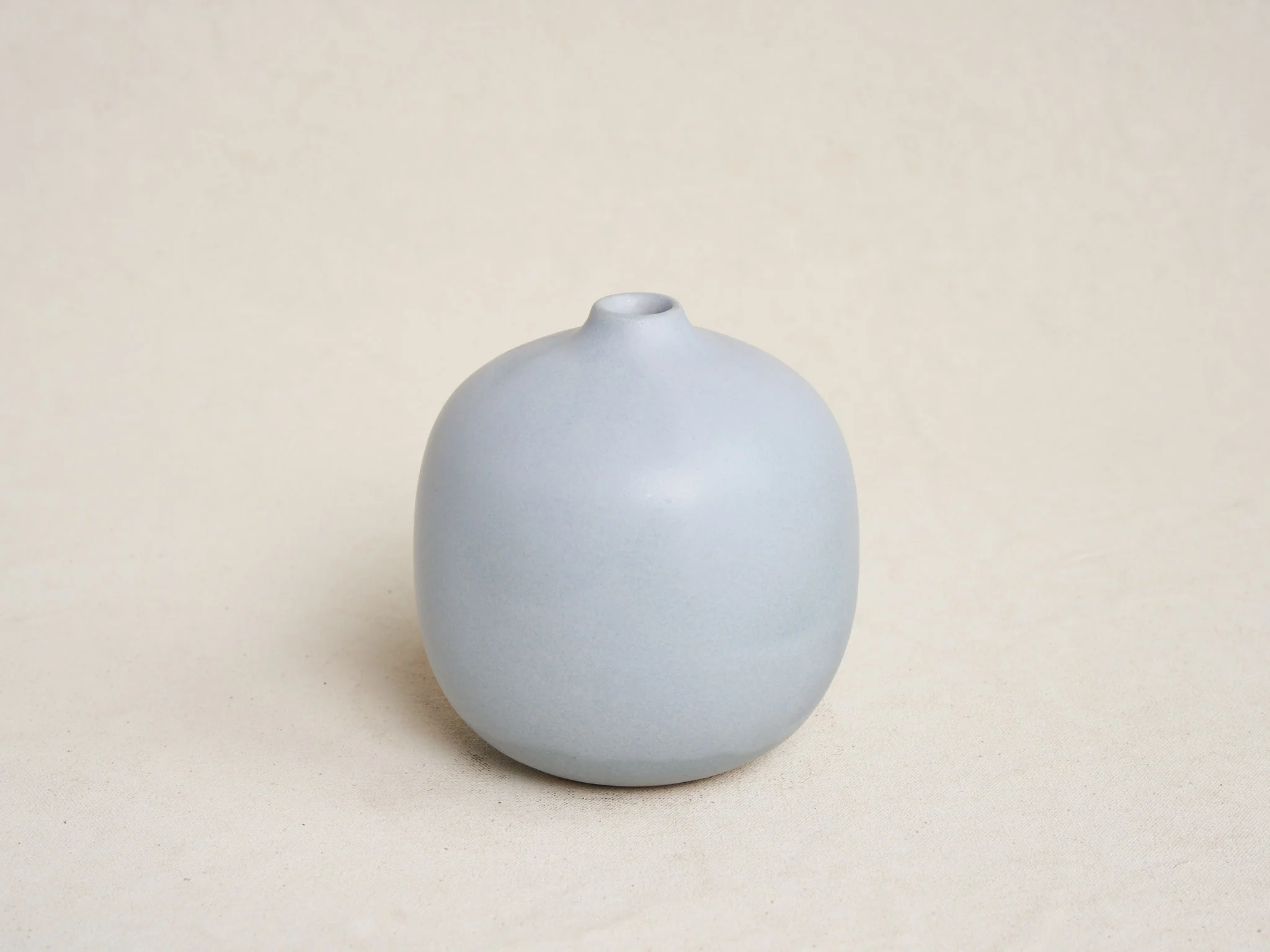 CHRISTIANE PERROCHON MEDIUM FLOWER VASE / SKY BLUE H4.7"