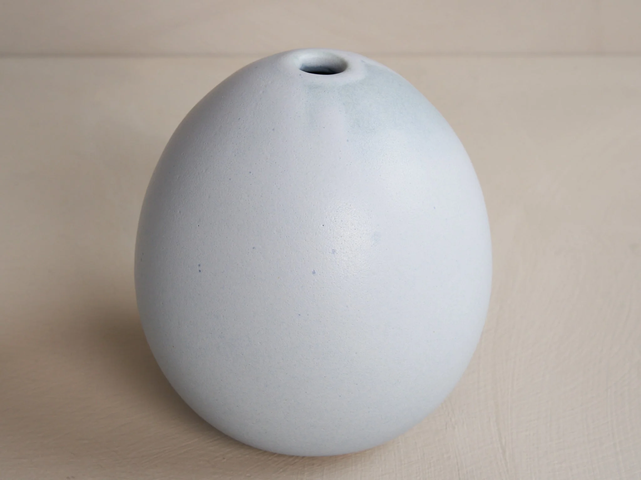 CHRISTIANE PERROCHON SMALL EGG VASE / MYOSOTIS BLUE H5.5" - Image 2