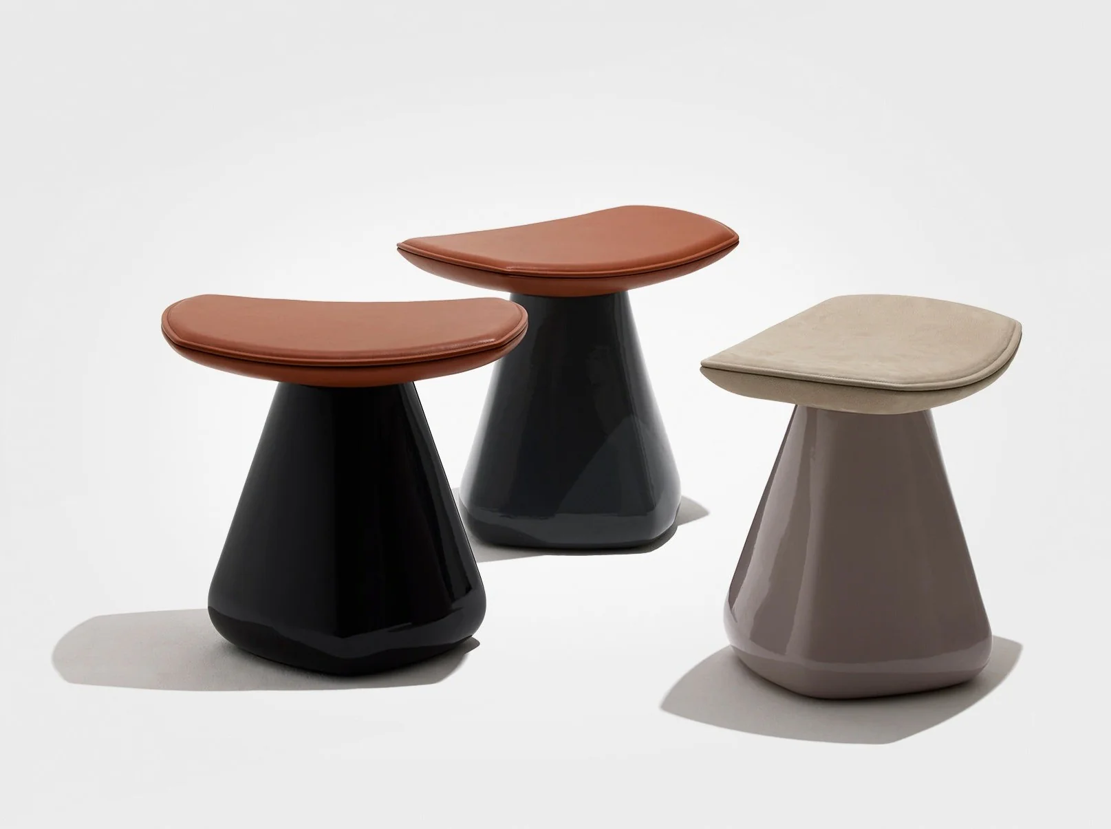 COLLECTION PARTICULIÈRE CHRISTOPHE DELCOURT DAM STOOL L19.3" x D15.4" x H17.7" x SH16.7"