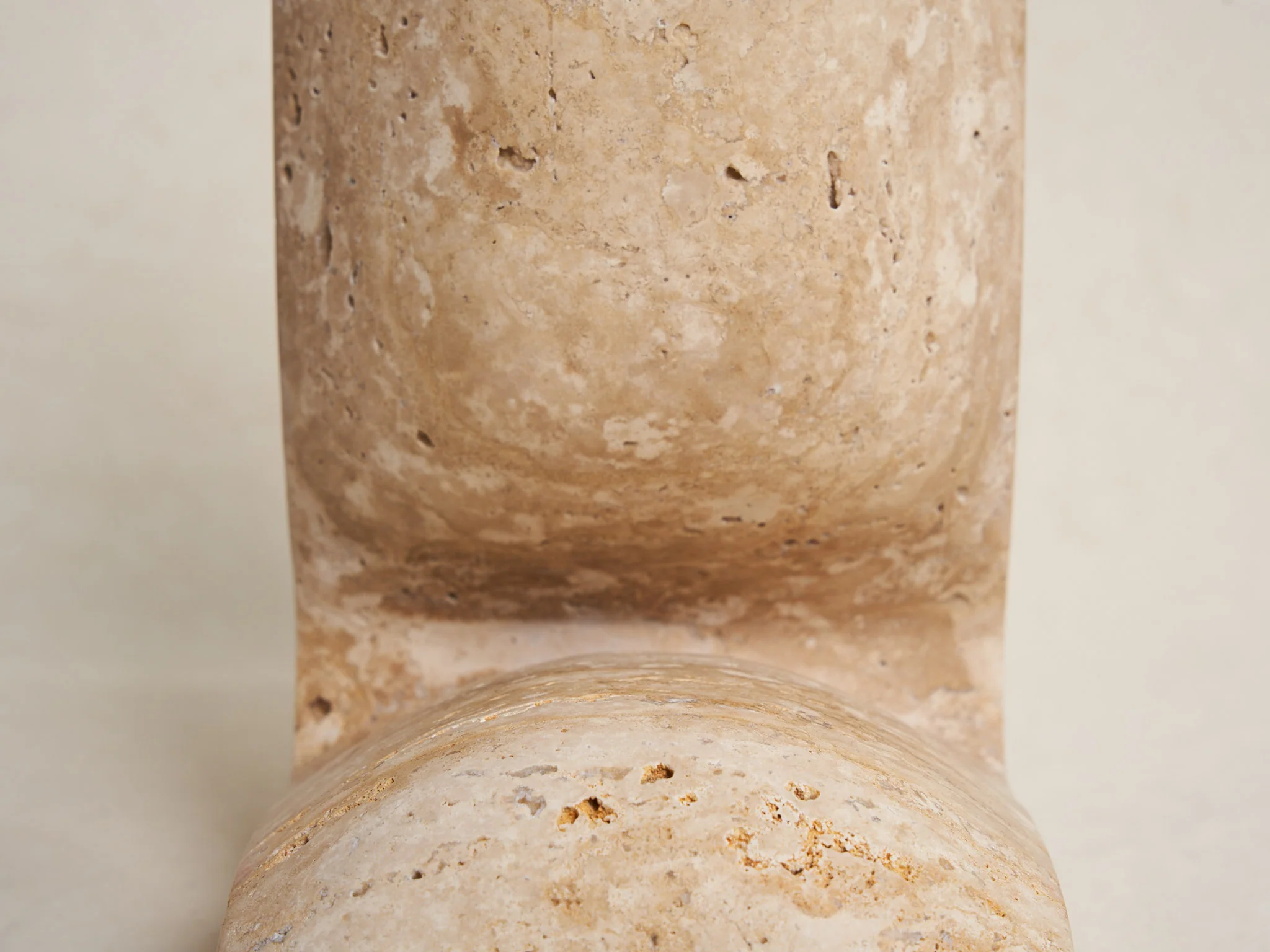COLLECTION PARTICULIÈRE CHRISTOPHE DELCOURT SLO BOOKENDS / TRAVERTINE BEIGE H10" x W5.5" x D4.75" - Image 3