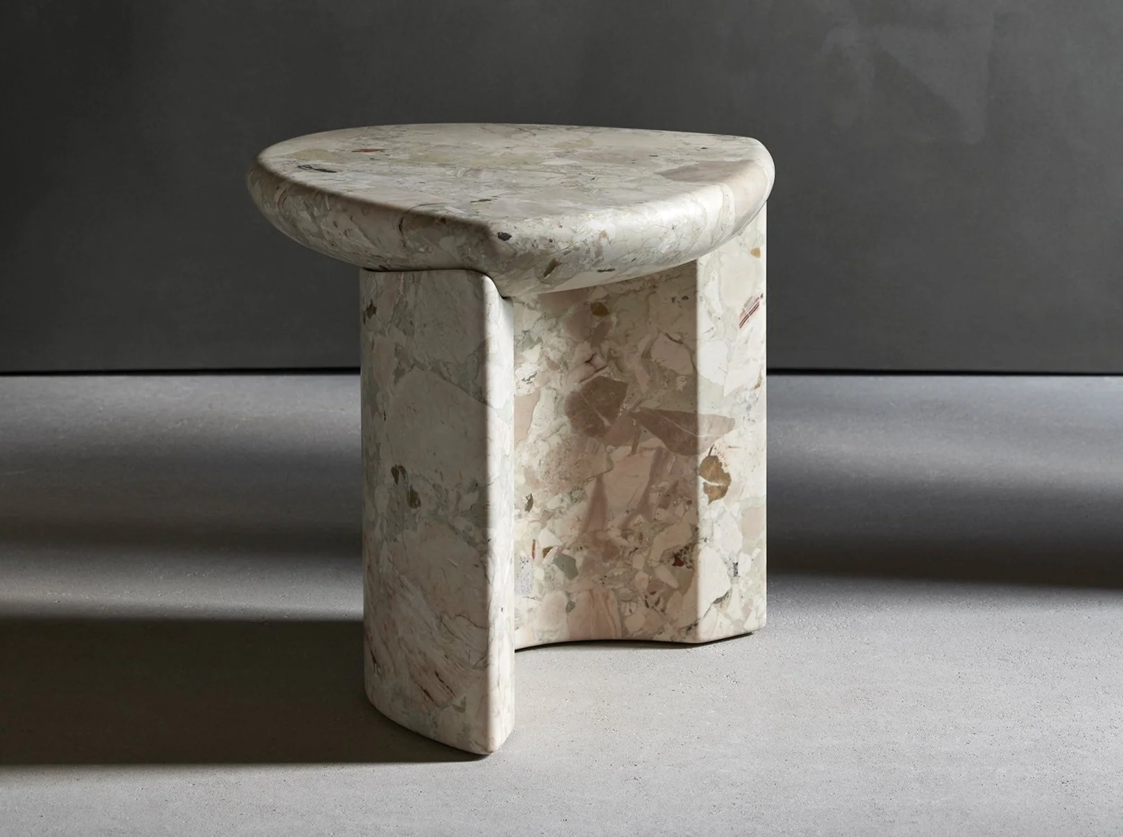 COLLECTION PARTICULIÈRE LADY R SIDE TABLE / STONE L20" x W20" x H20"
