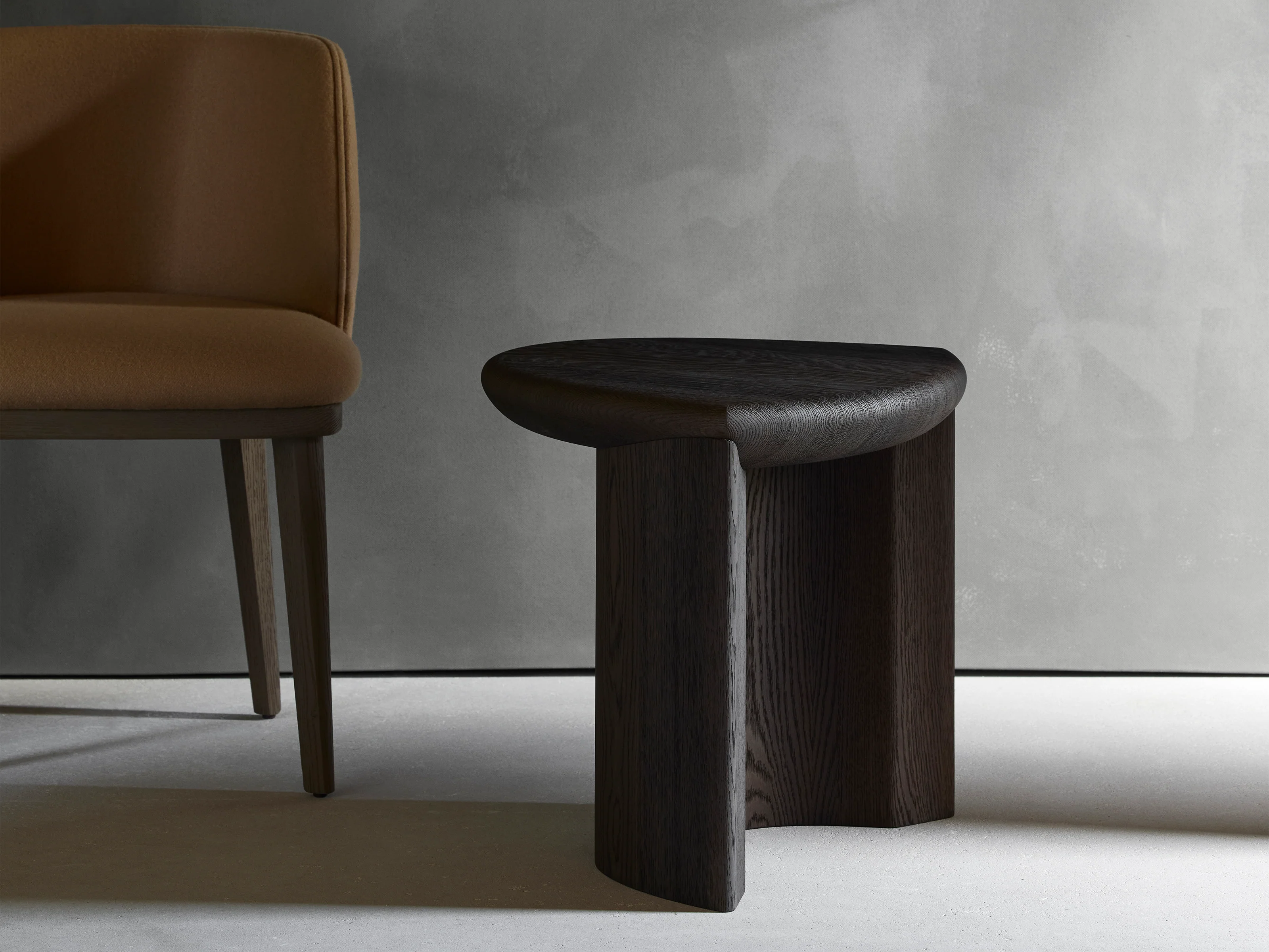 COLLECTION PARTICULIÈRE LADY R SIDE TABLE / WOOD L20" x W20" x H20"