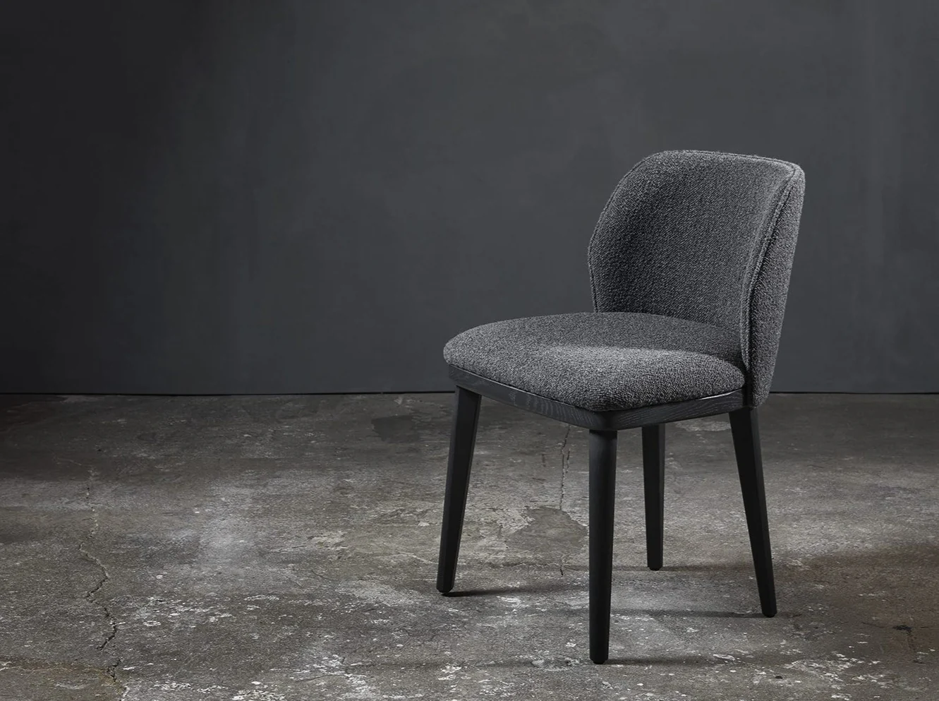 COLLECTION PARTICULIÈRE LUM CHAIR W20.5" x D21.3" x H31" x SH19.3"
