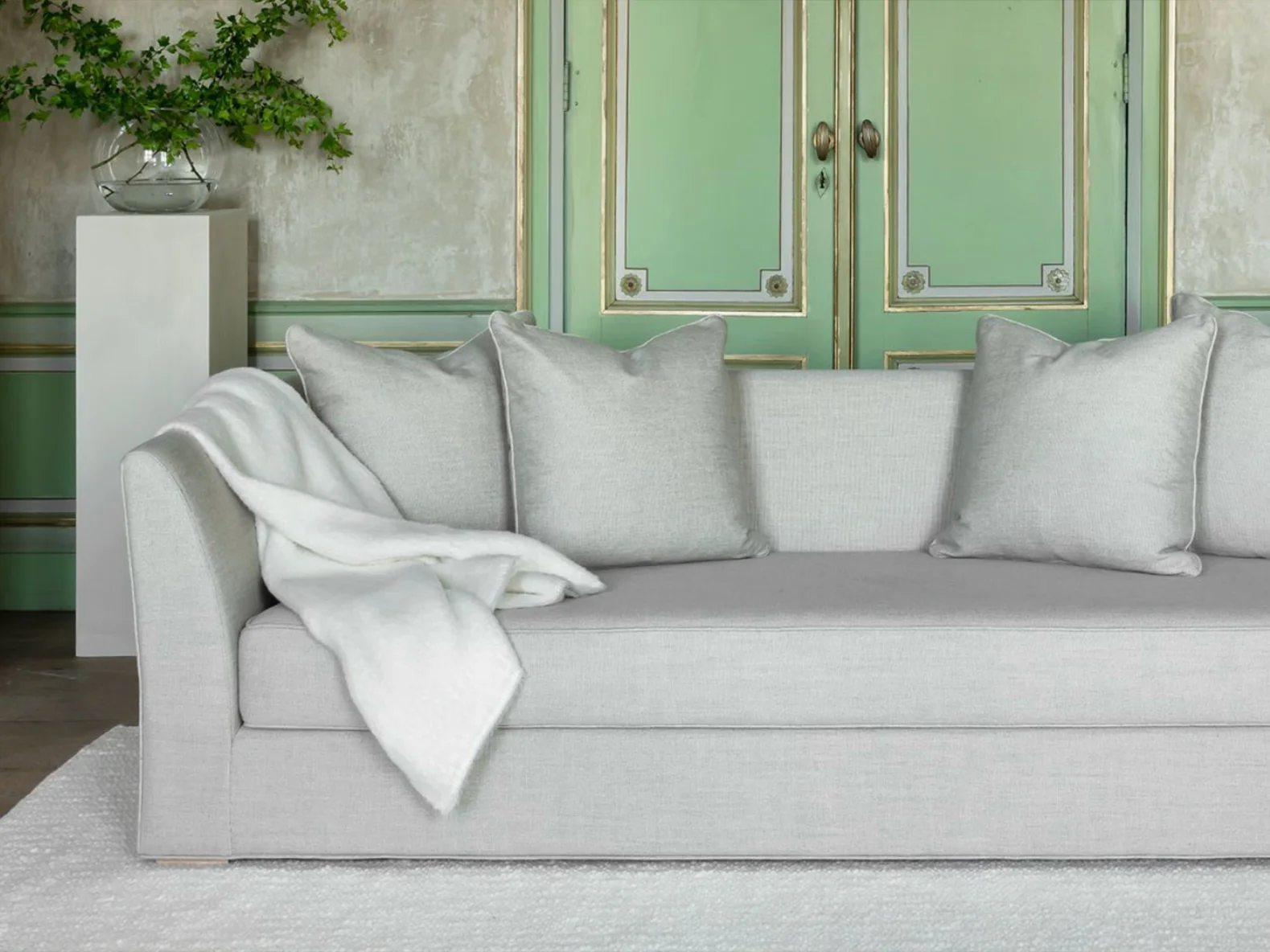 COLLETT & VICTOR NEW YORK SOFA / FIXED UPHOLSTERY - Image 2