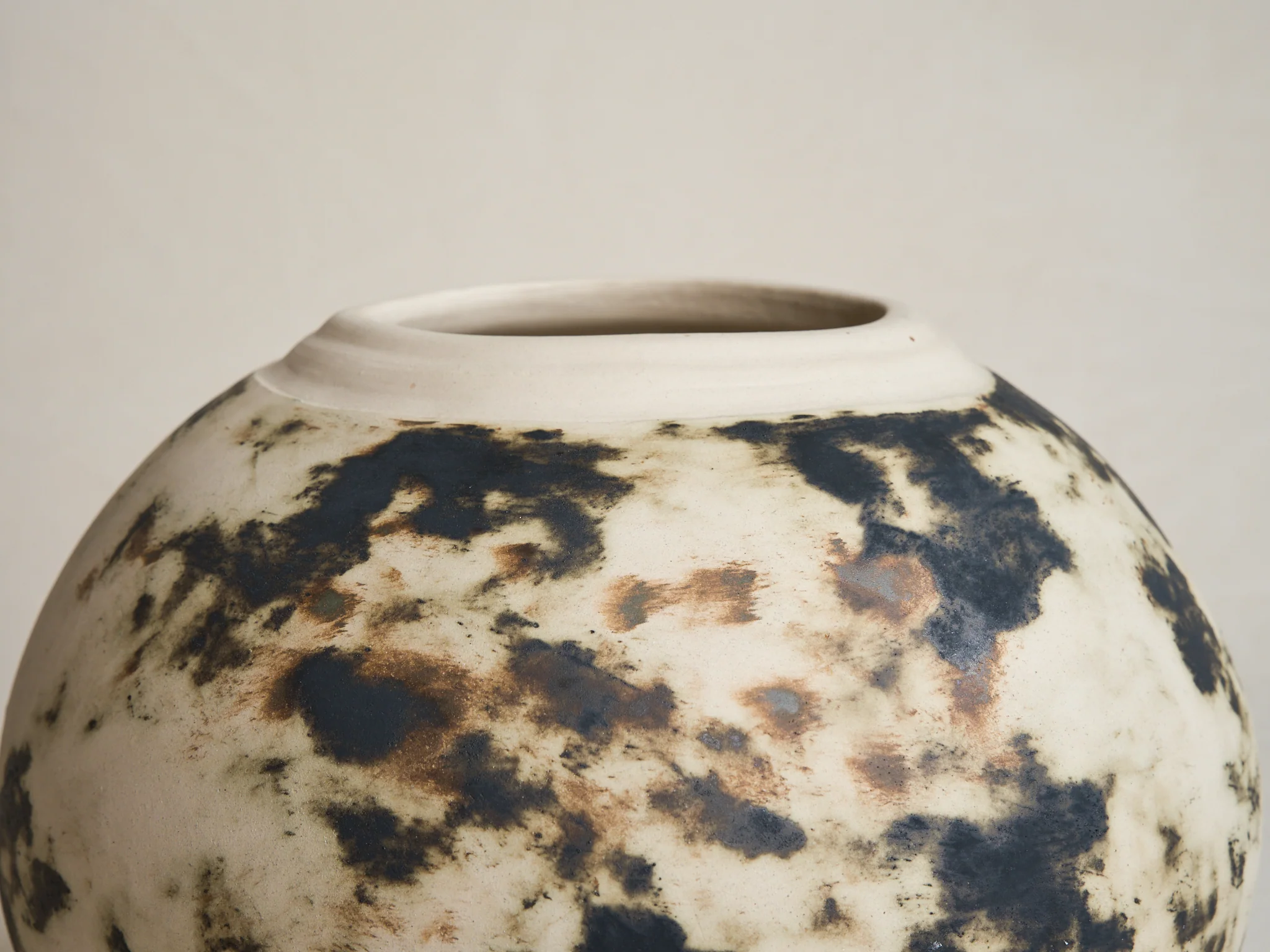 KATAYONE ADELI STAINED LARGE VESSEL Ø15.5" x H14.5" - Image 3