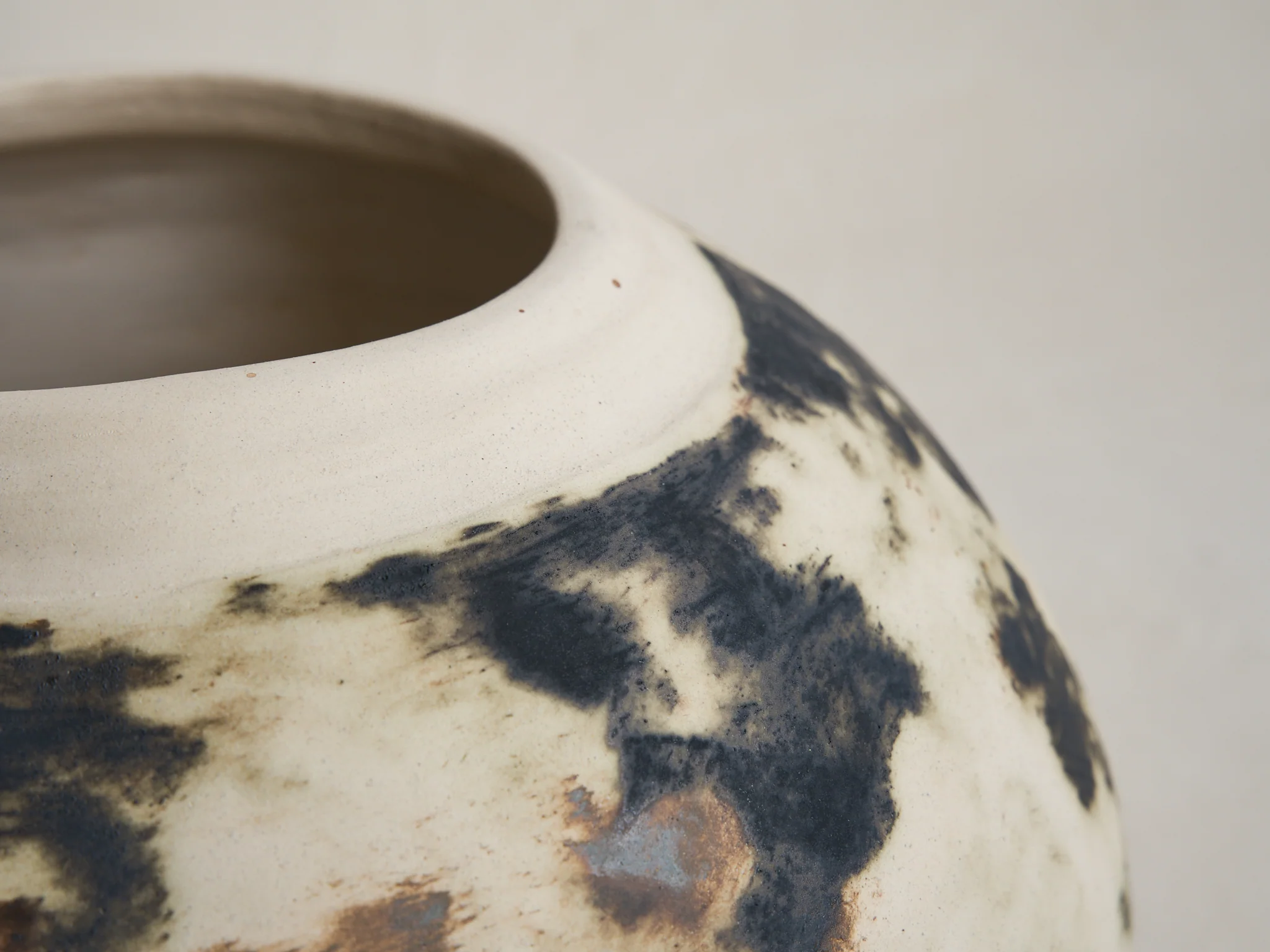 KATAYONE ADELI STAINED LARGE VESSEL Ø15.5" x H14.5" - Image 4