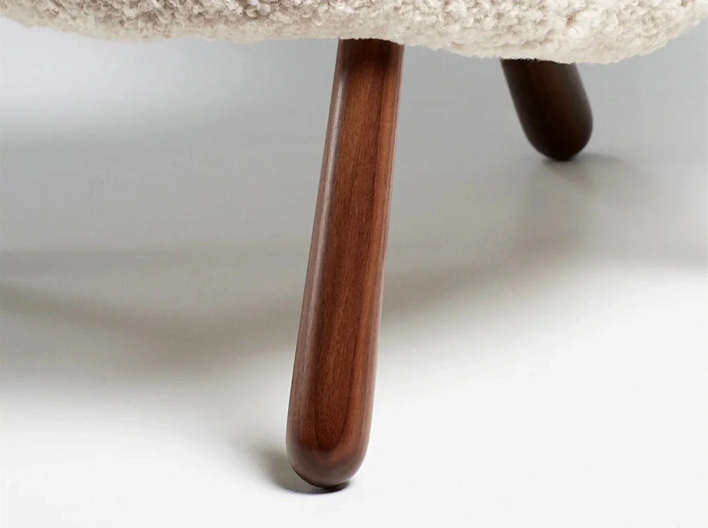 DAGMAR CLAM CHAIR / SHEEPSKIN H32.3” x D31.5” x W25.6” x SH16.5” - Image 8