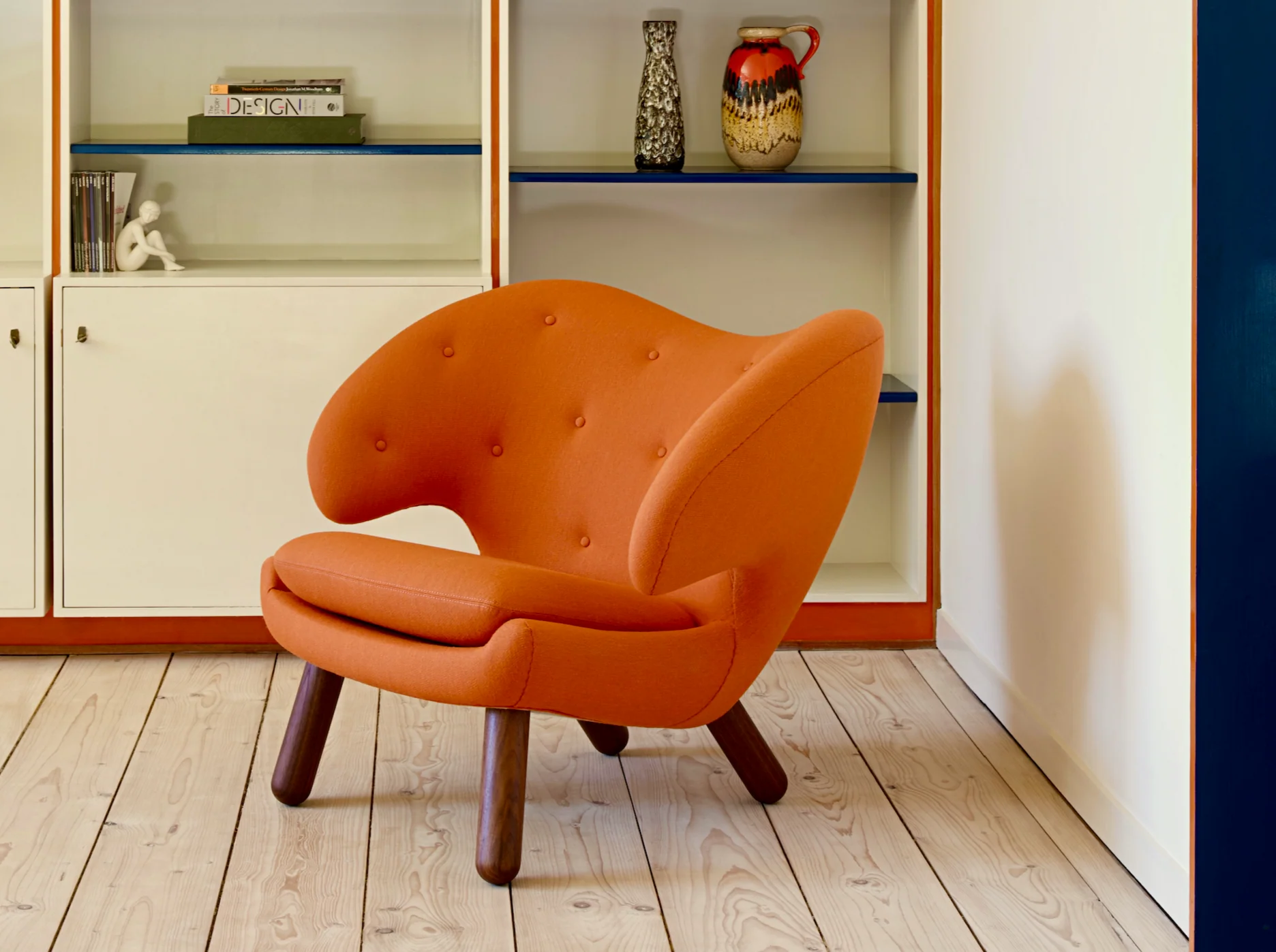 FINN JUHL THE PELICAN CHAIR / BUTTONS W33.5" x D30" x H27" x SH14.5" - Image 5