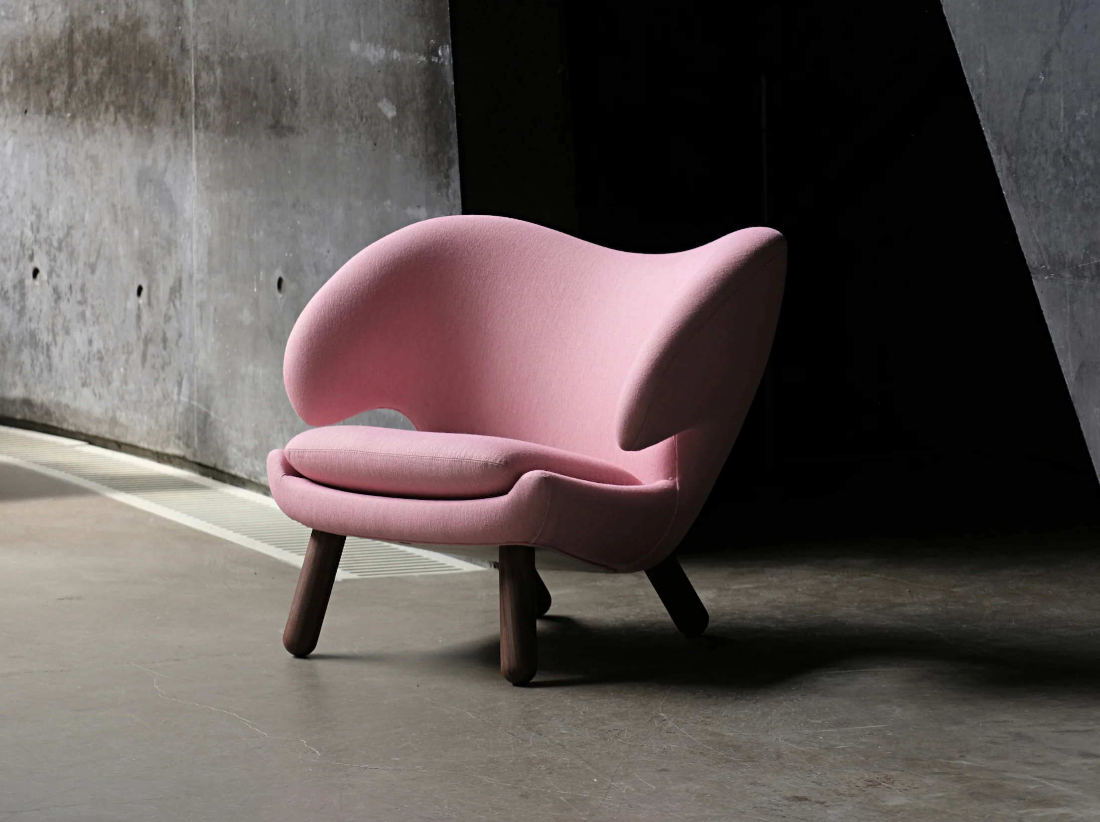 FINN JUHL THE PELICAN CHAIR W33.5" x D30" x H27" x SH14.5" - Image 5