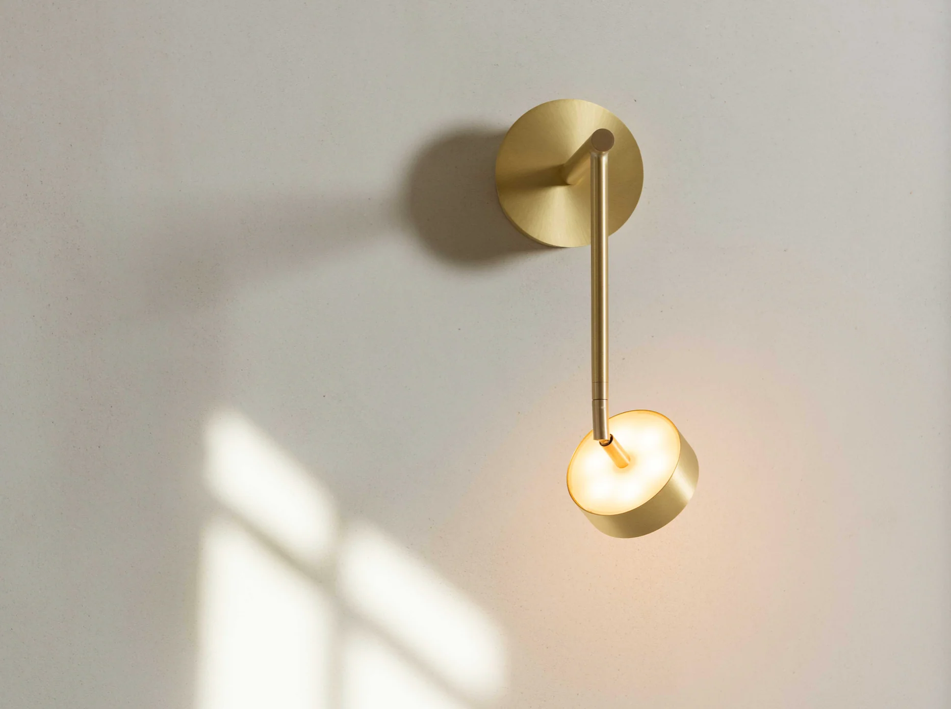 GIOPATO & COOMBES SOFTSPOT WALL VERTICAL SCONCE / ARTICULATING Ø4" x D8.5" x H10.5"