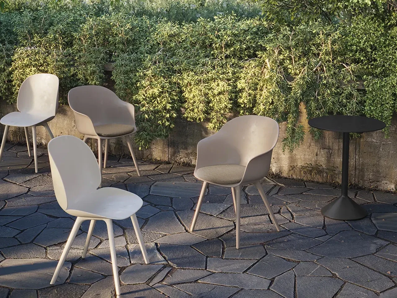 GUBI BEETLE DINING CHAIR / OUTDOOR D22.8" x W22" x H34.2 x SH17.7" - Image 4