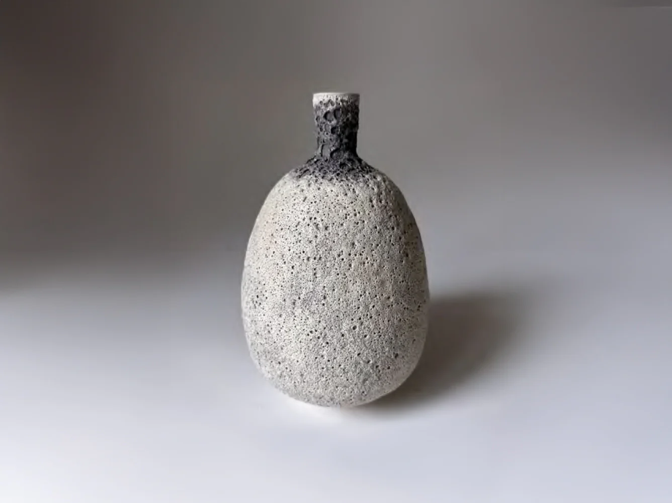 HEATHER ROSENMAN LAVA VASE / LUNA 25212 H9" x Ø5.5"