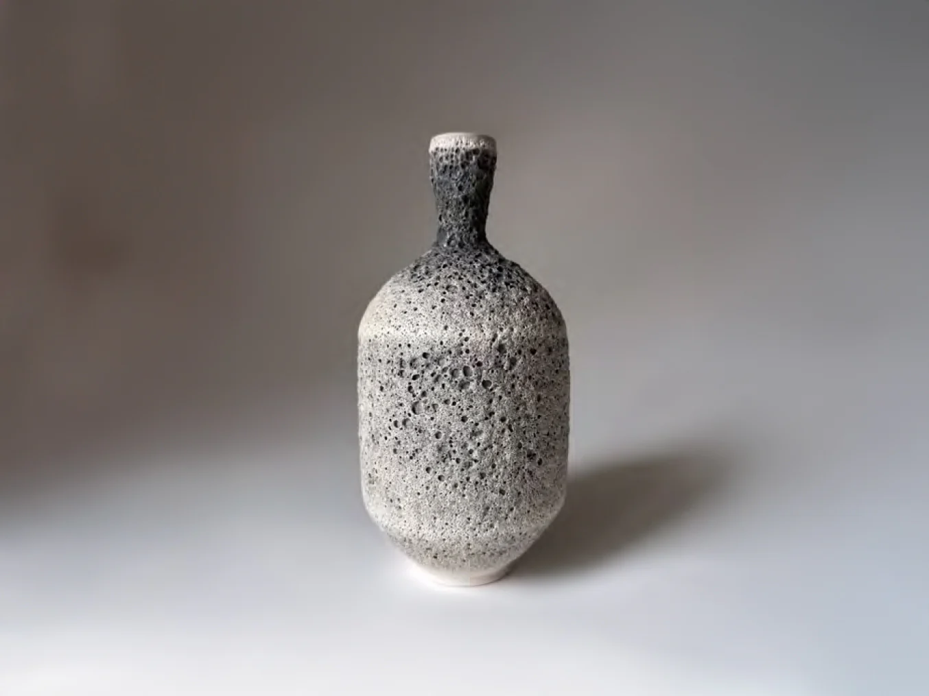 HEATHER ROSENMAN LAVA VASE / LUNA 25213 H9.5" x Ø5"