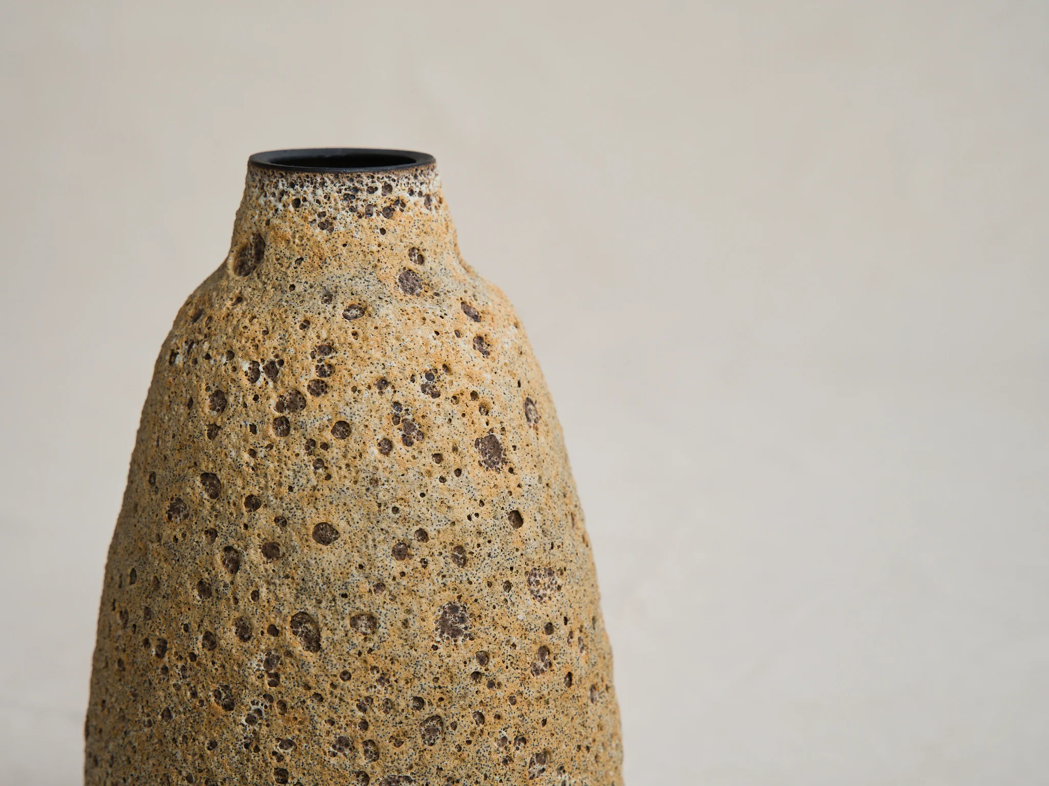 HEATHER ROSENMAN LAVA VASE / LUNA 25647 W4.5" x H8" - Image 4