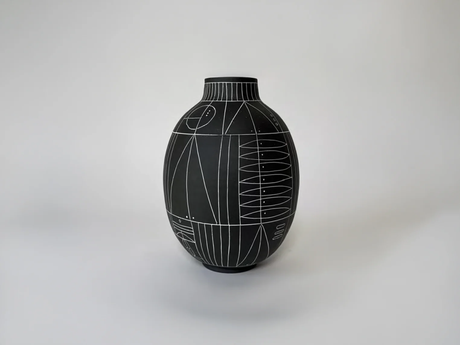 HEATHER ROSENMAN SCRIBE VESSEL / BLACK 25233 H8.5" x Ø6"
