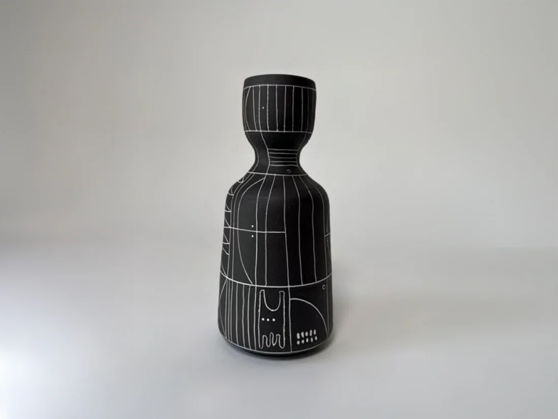 HEATHER ROSENMAN SCRIBE VESSEL / BLACK 25237 H7.5" x Ø3.5"
