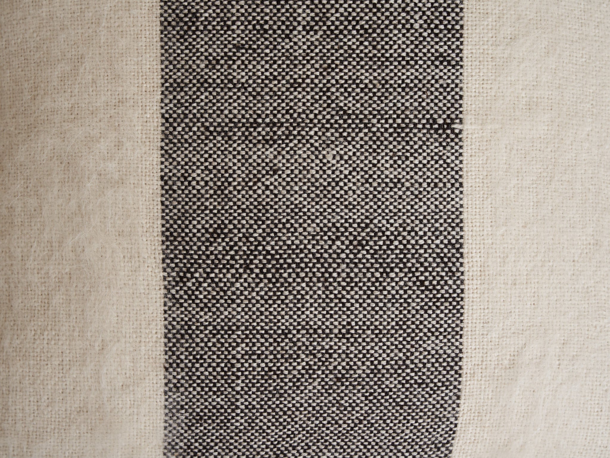 IDENTIDAD ARGENTINA NUBES CUSHION / IVORY + BLACK 22" x 22" - Image 2