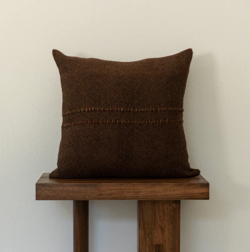 IDENTIDAD ARGENTINA CUMBRE CUSHION TINTA BROWN 22" x 22"