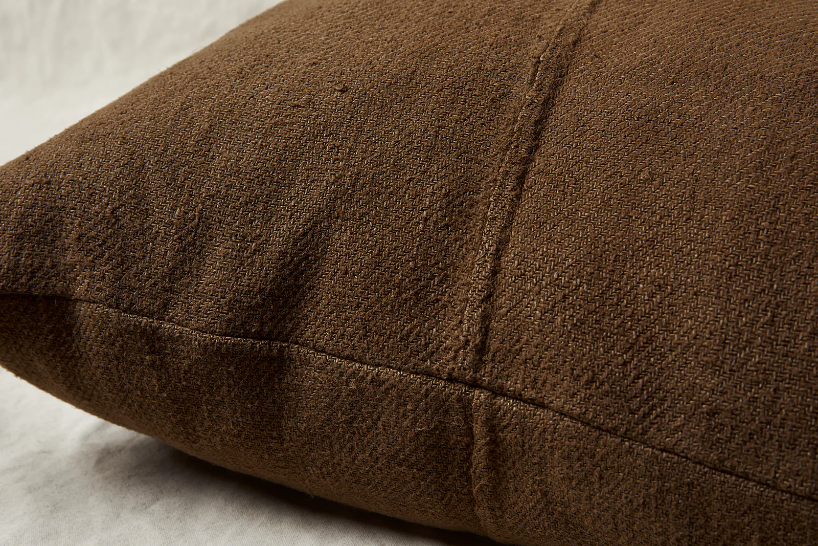 ISABELLE YAMAMOTO DYED HEMP CUSHIONS / MARRON - Image 5