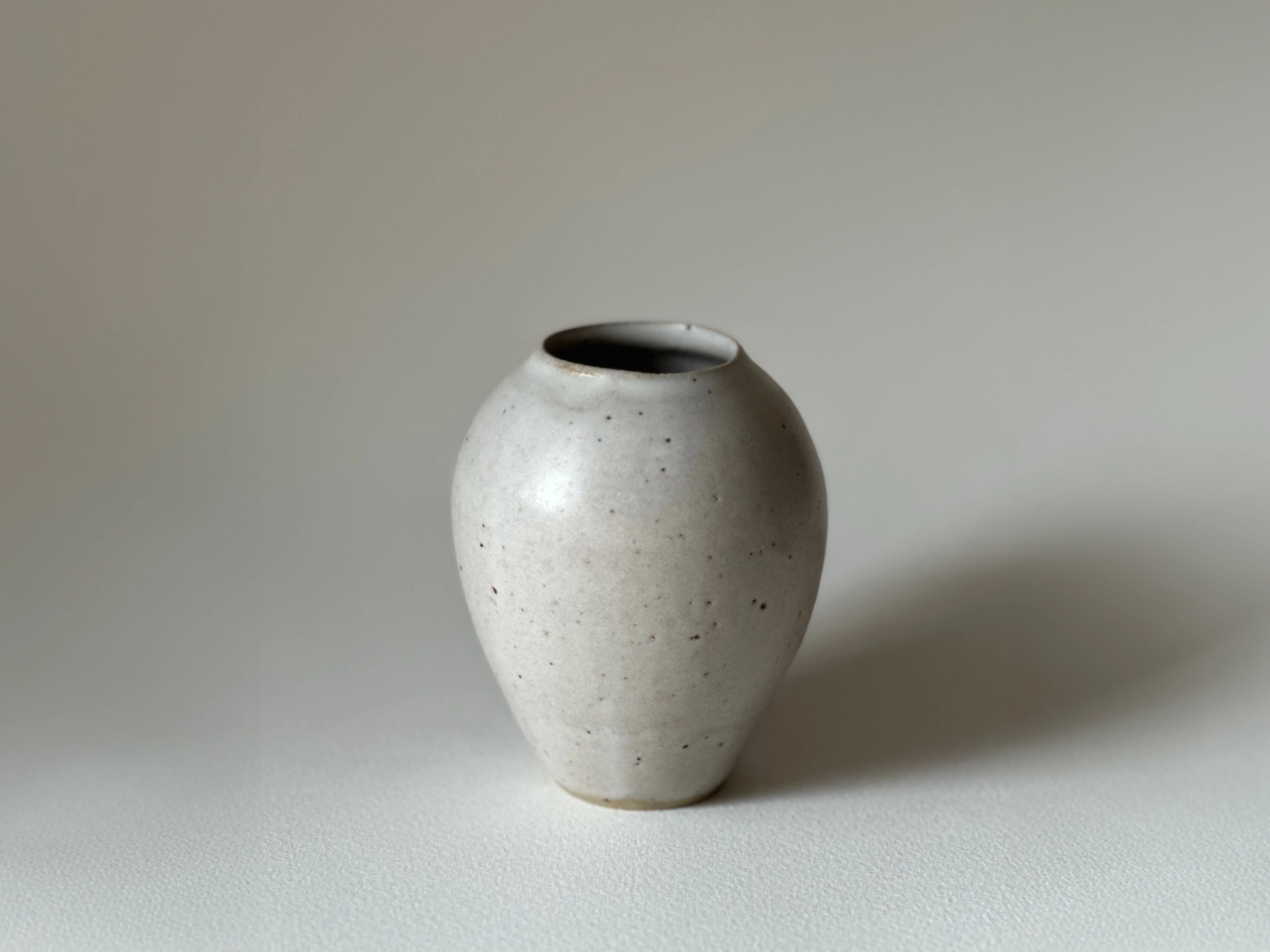 JODIE FRIED VESSEL NO.53 / WHITE H4.5" x Ø3.75"