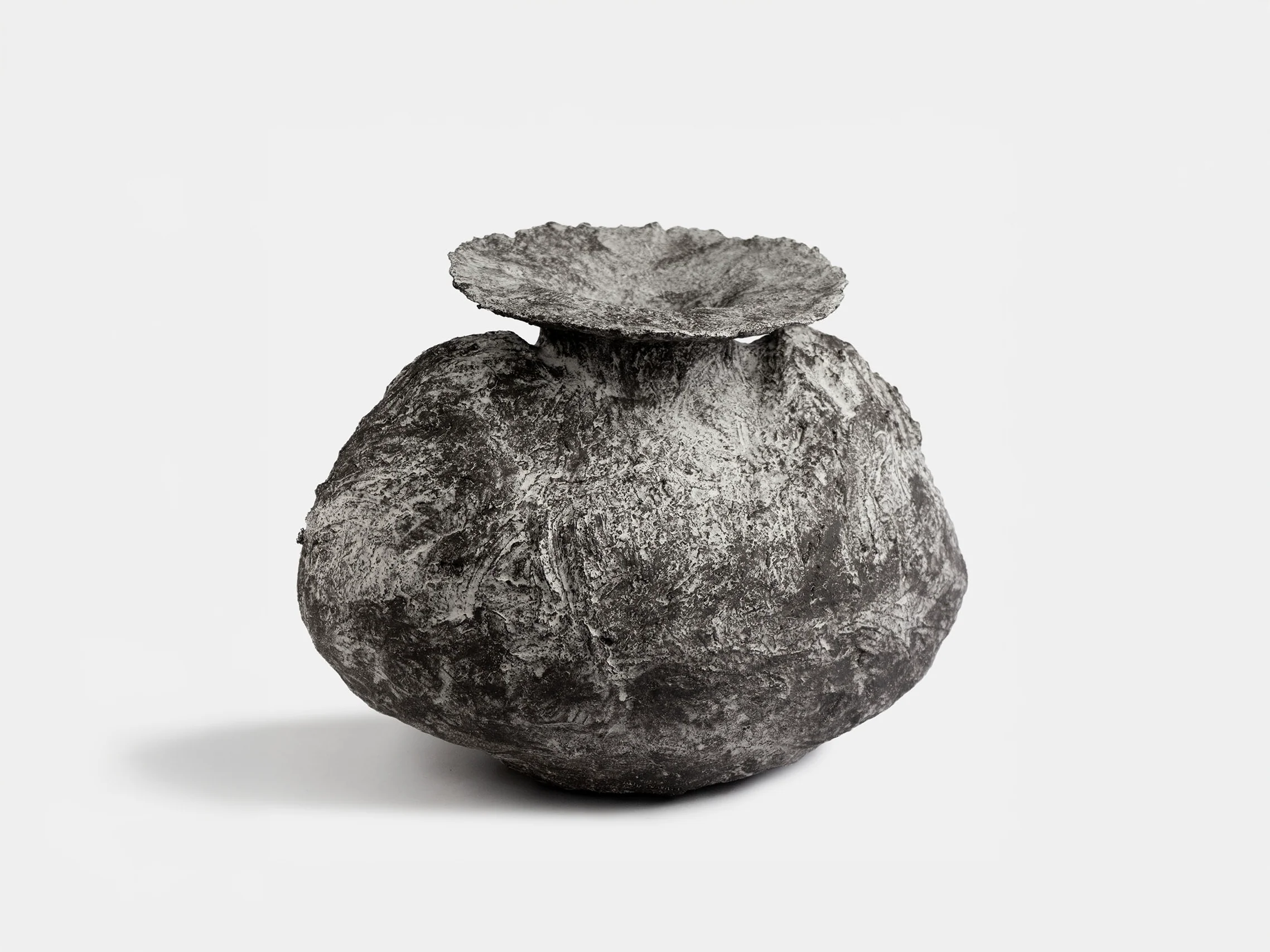 JOJO CORVÄIÁ BERBÈRE VESSEL V-1470 W17" x D12" x H14"