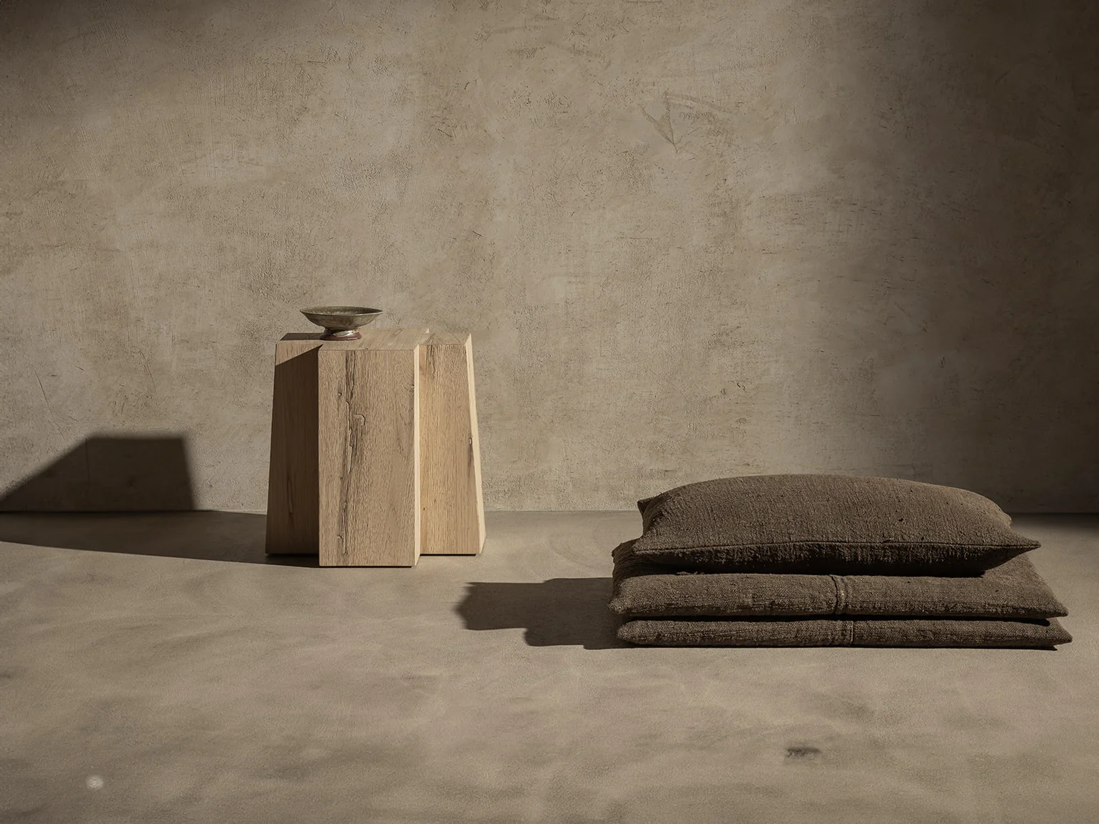 KĀNA OBJECTS CROSS STOOL - Image 3