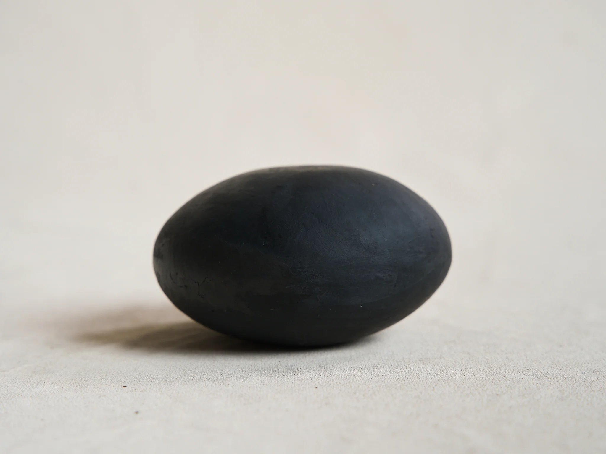 KATAYONE ADELI STAINED MEDITATION STONE NO.04 Ø4.5" x H2.5" - Image 3