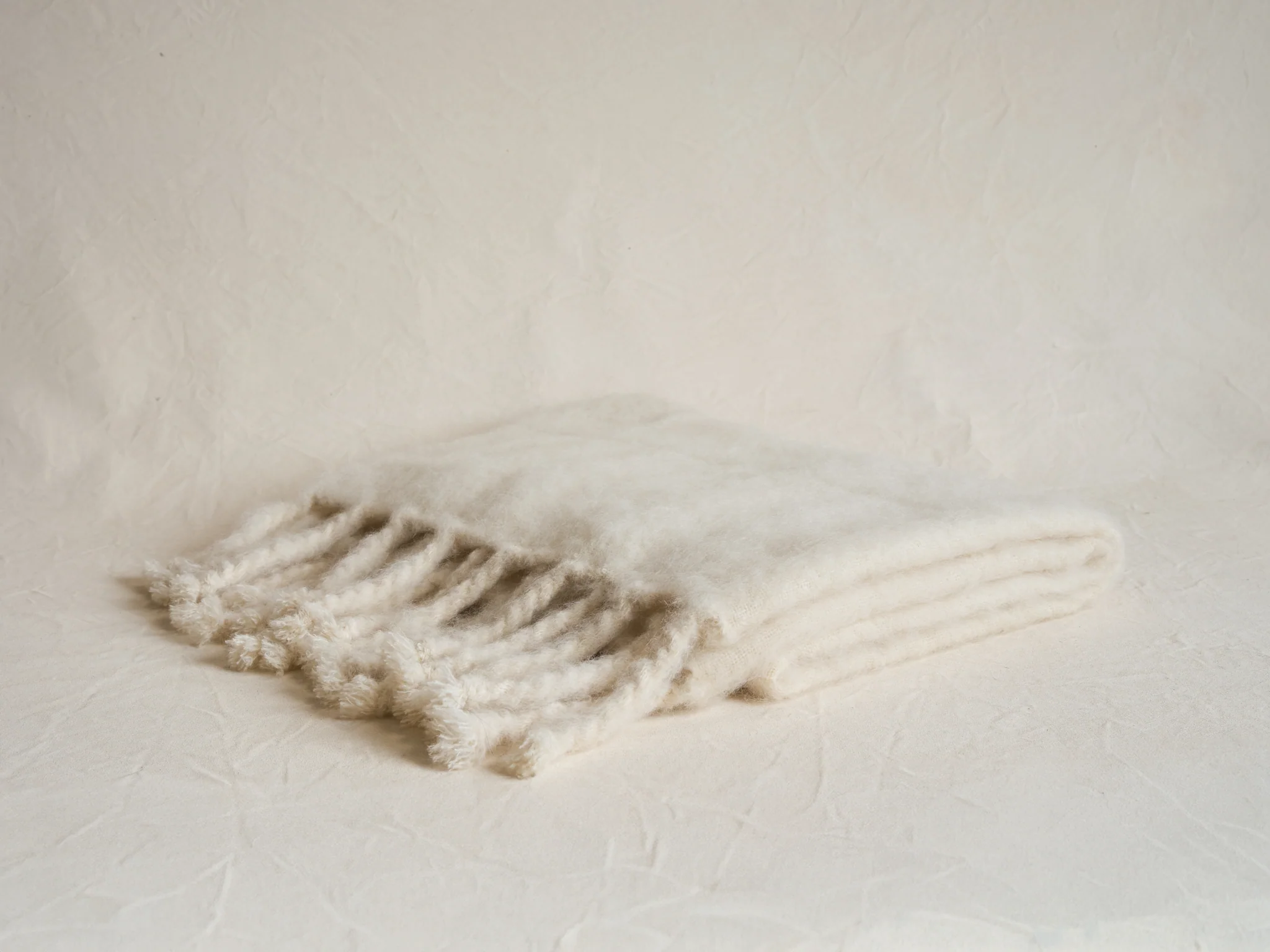 LENA REWELL MOHAIR THROW / OFF-WHITE #407 51" x 71"