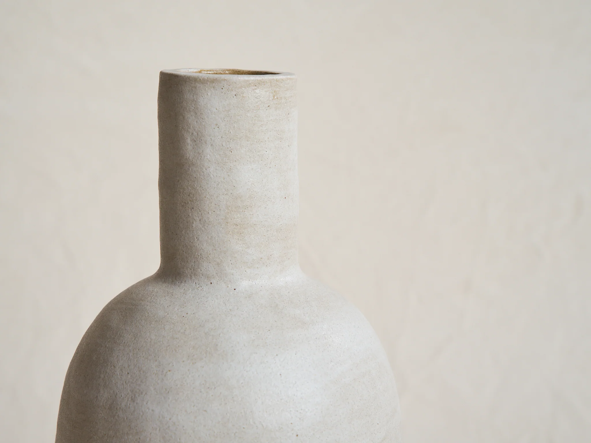 LISA VISCARDI PEAR BOTTLE / WHITEWASH H16" x Ø10.5" - Image 4