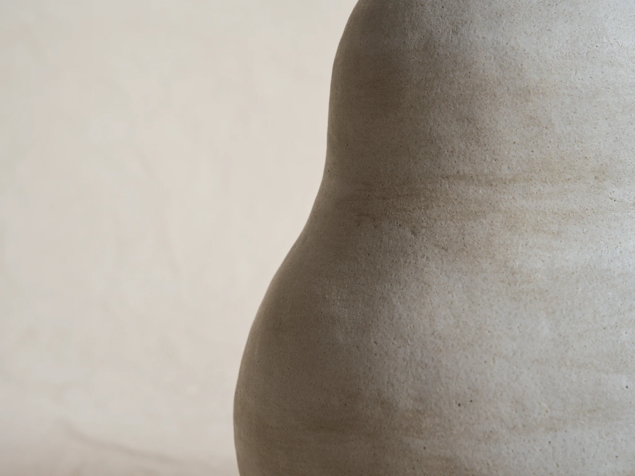 LISA VISCARDI PEAR BOTTLE / WHITEWASH H16" x Ø10.5" - Image 5